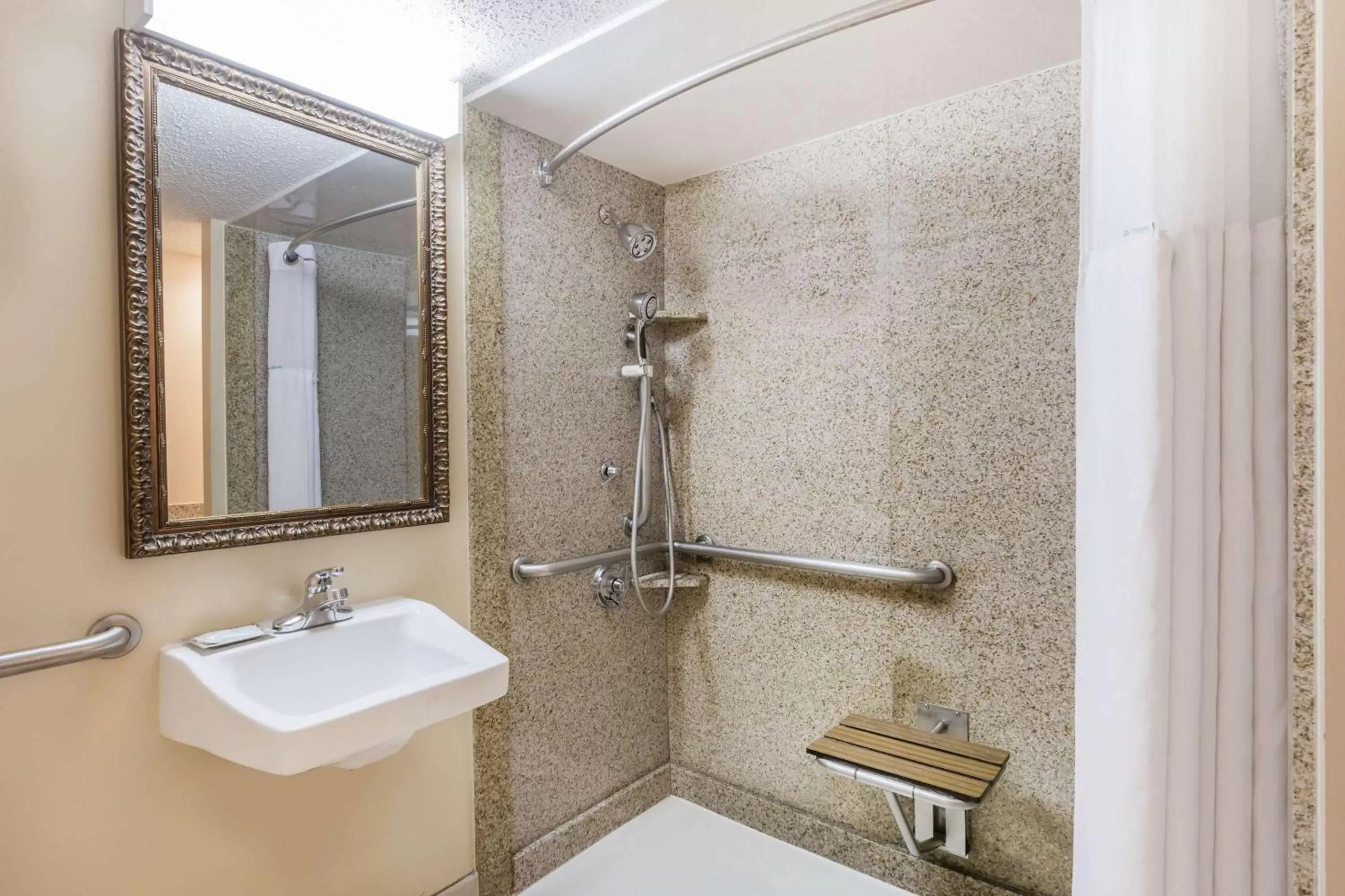Bathroom in Wyndham Riverfront Hotel