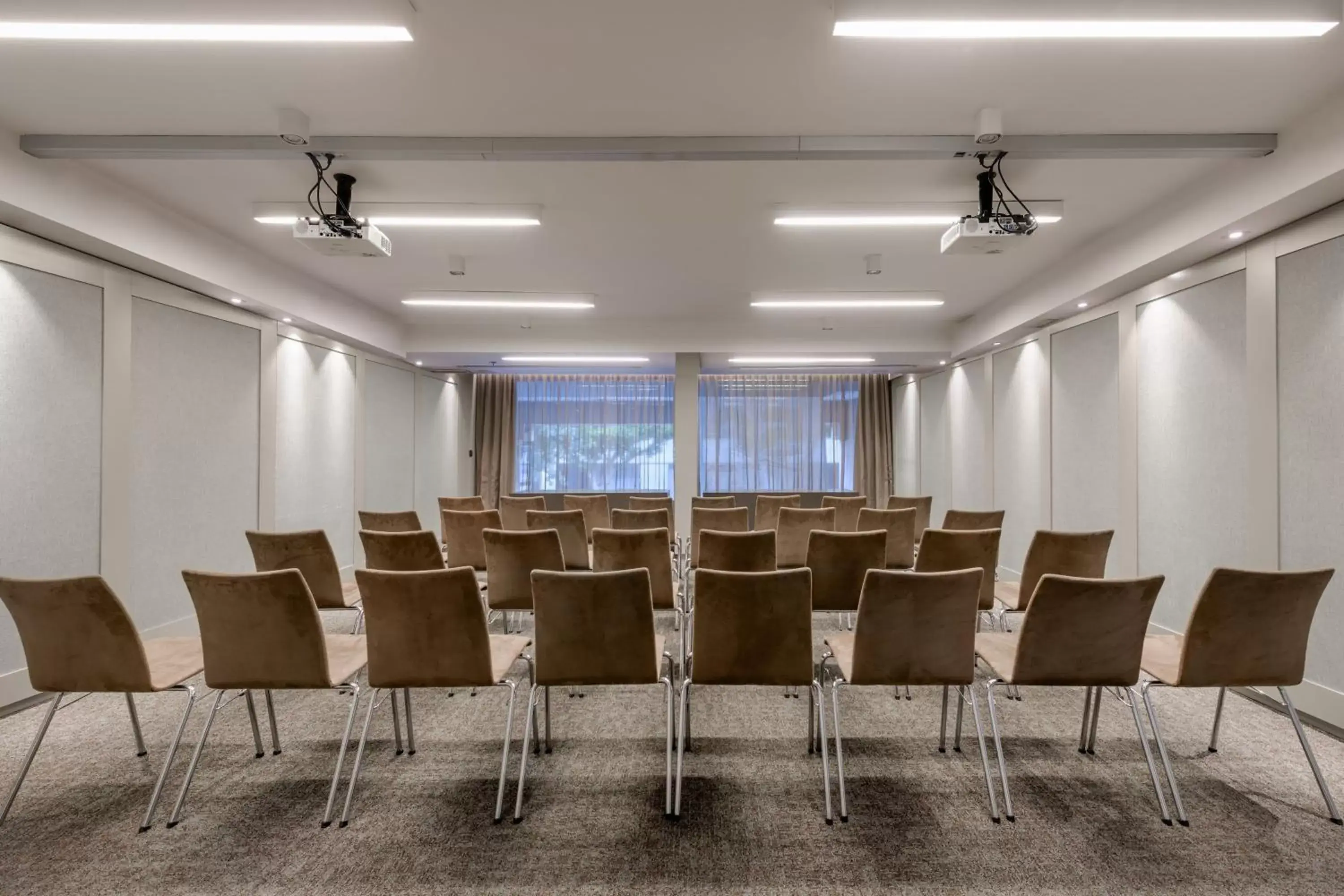 Meeting/conference room in AC Hotel Colón Valencia by Marriott