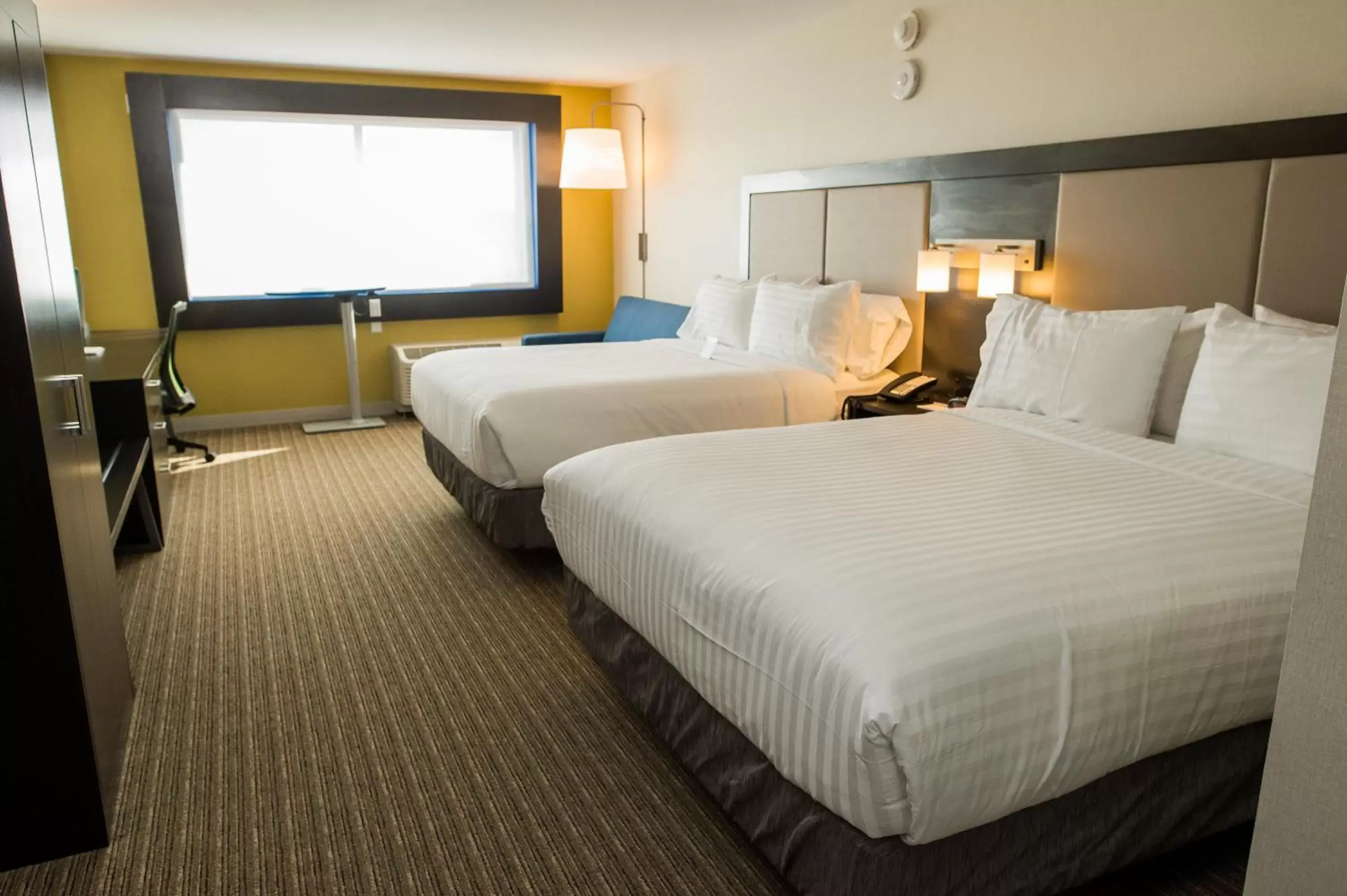 Photo of the whole room, Bed in Holiday Inn Express & Suites - Marietta, an IHG Hotel