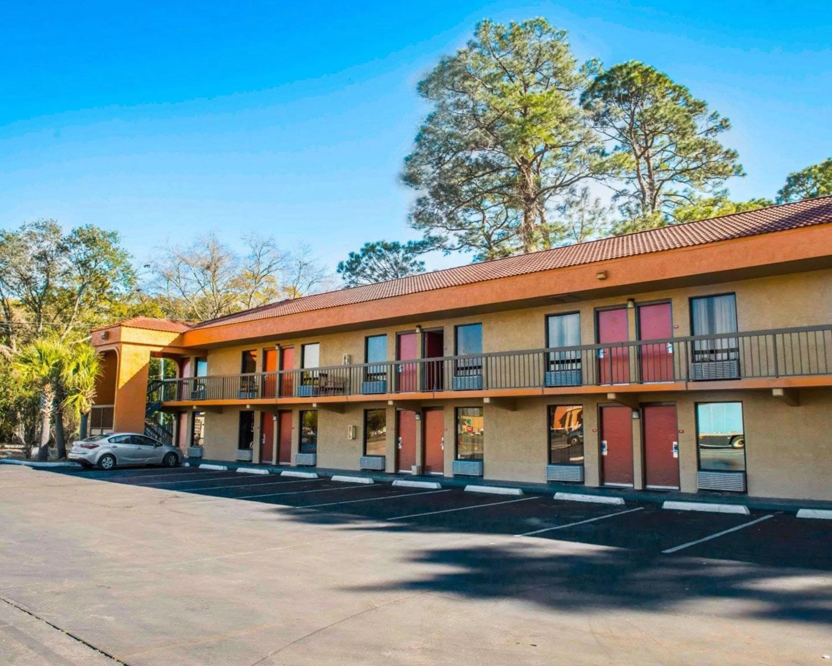 Property building in Econo Lodge Panama City St Andrews