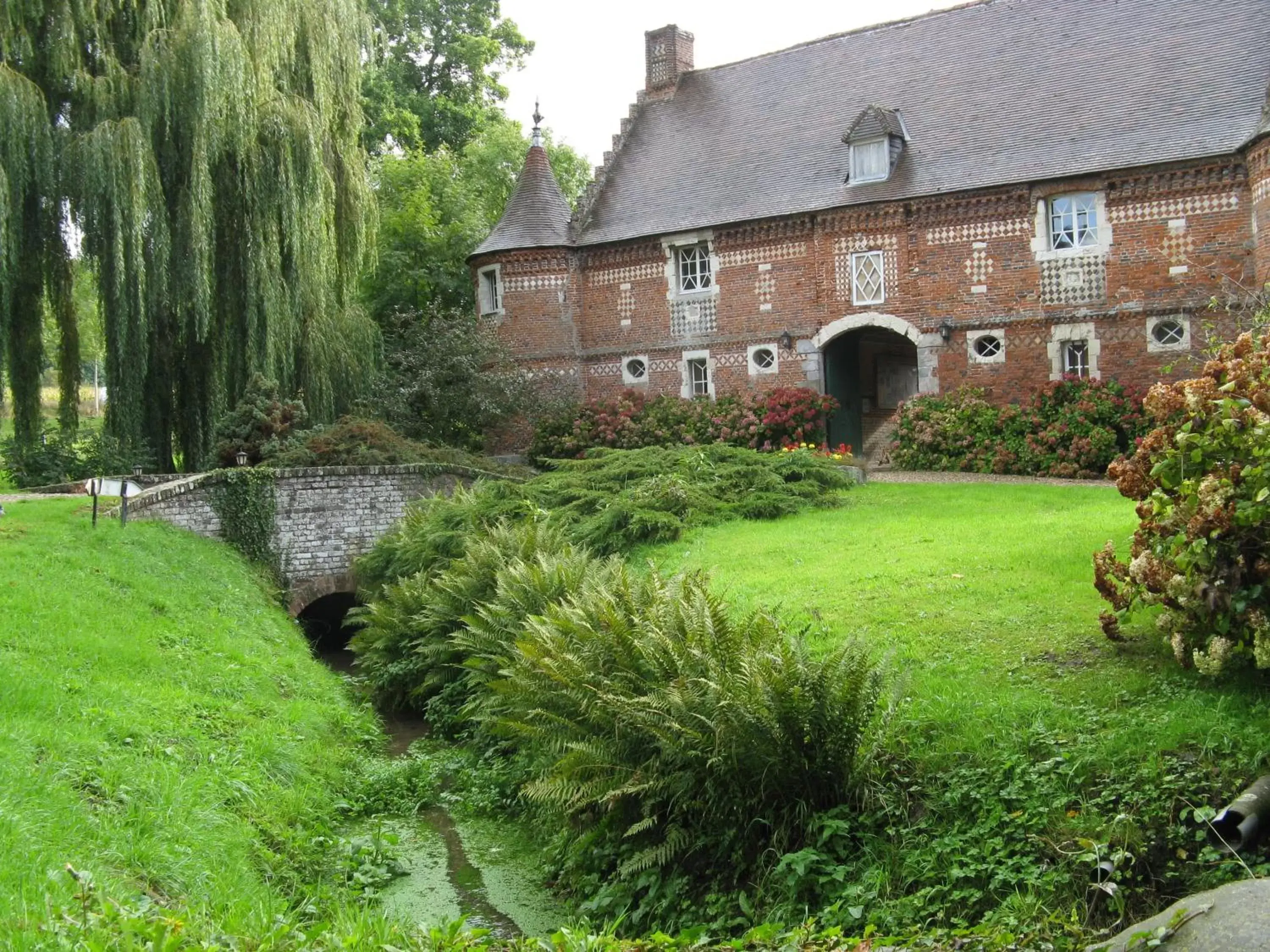 Property building, Garden in Auberge du Manoir d'Archelles