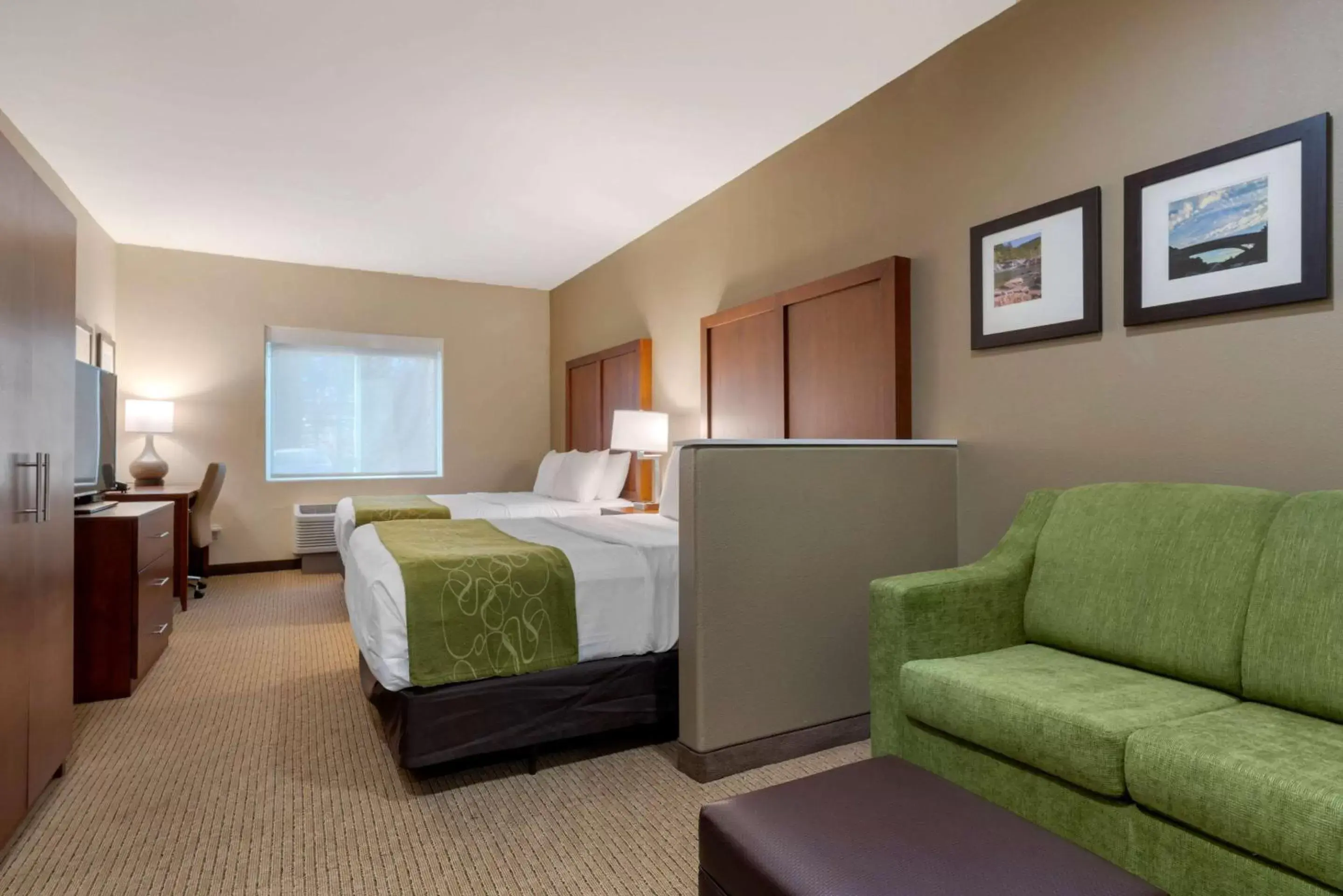 Photo of the whole room in Comfort Suites Marysville-Yuba City