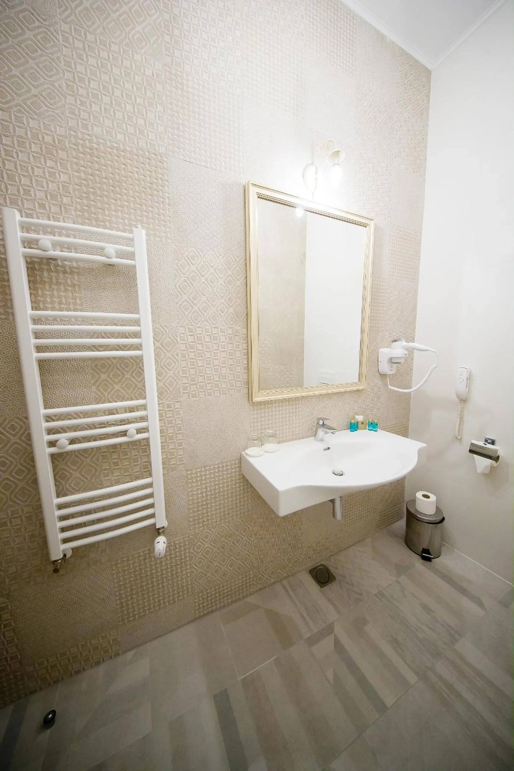 Bathroom in Grand Hotel Traian