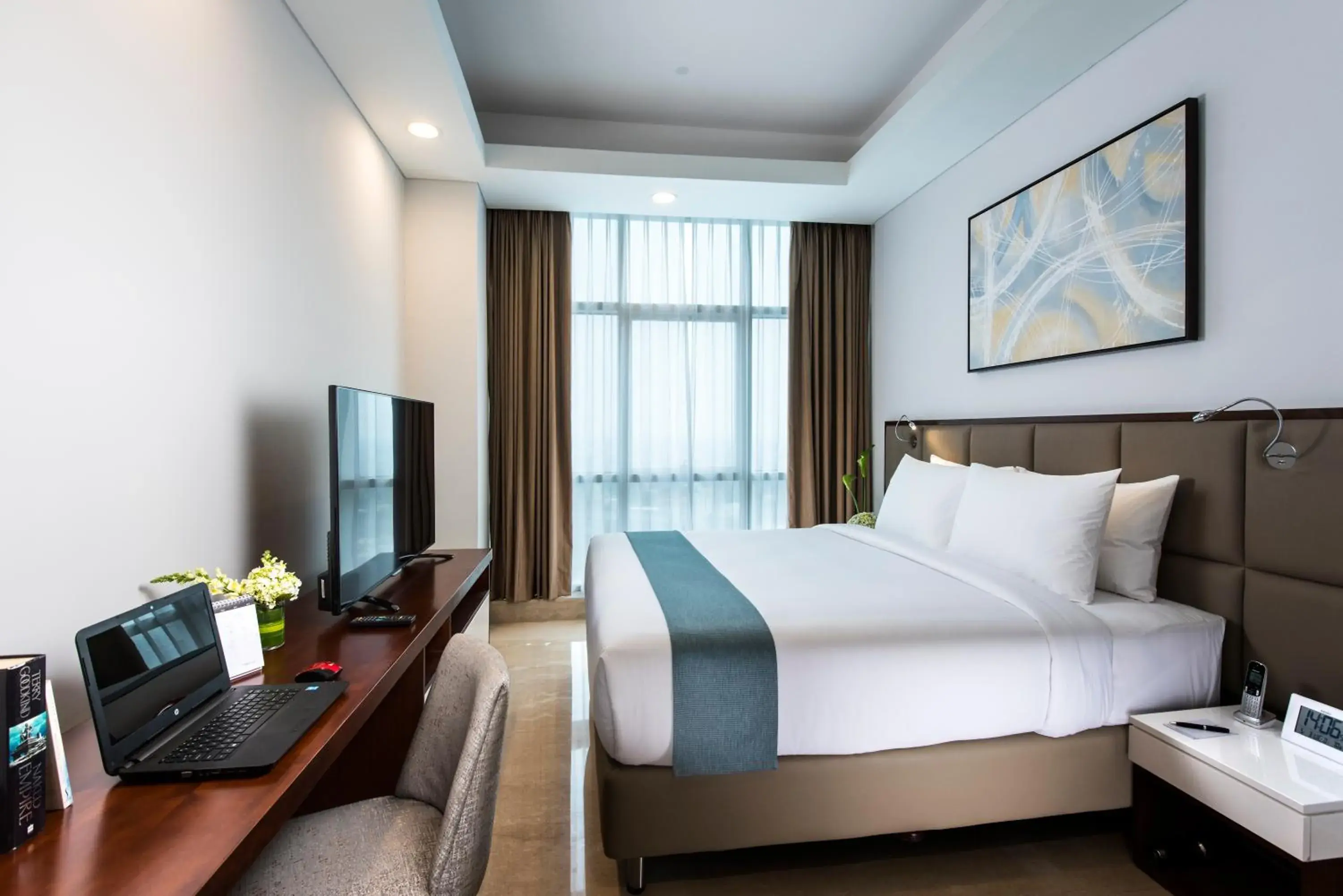 Bed in Oakwood Suites La Maison Jakarta