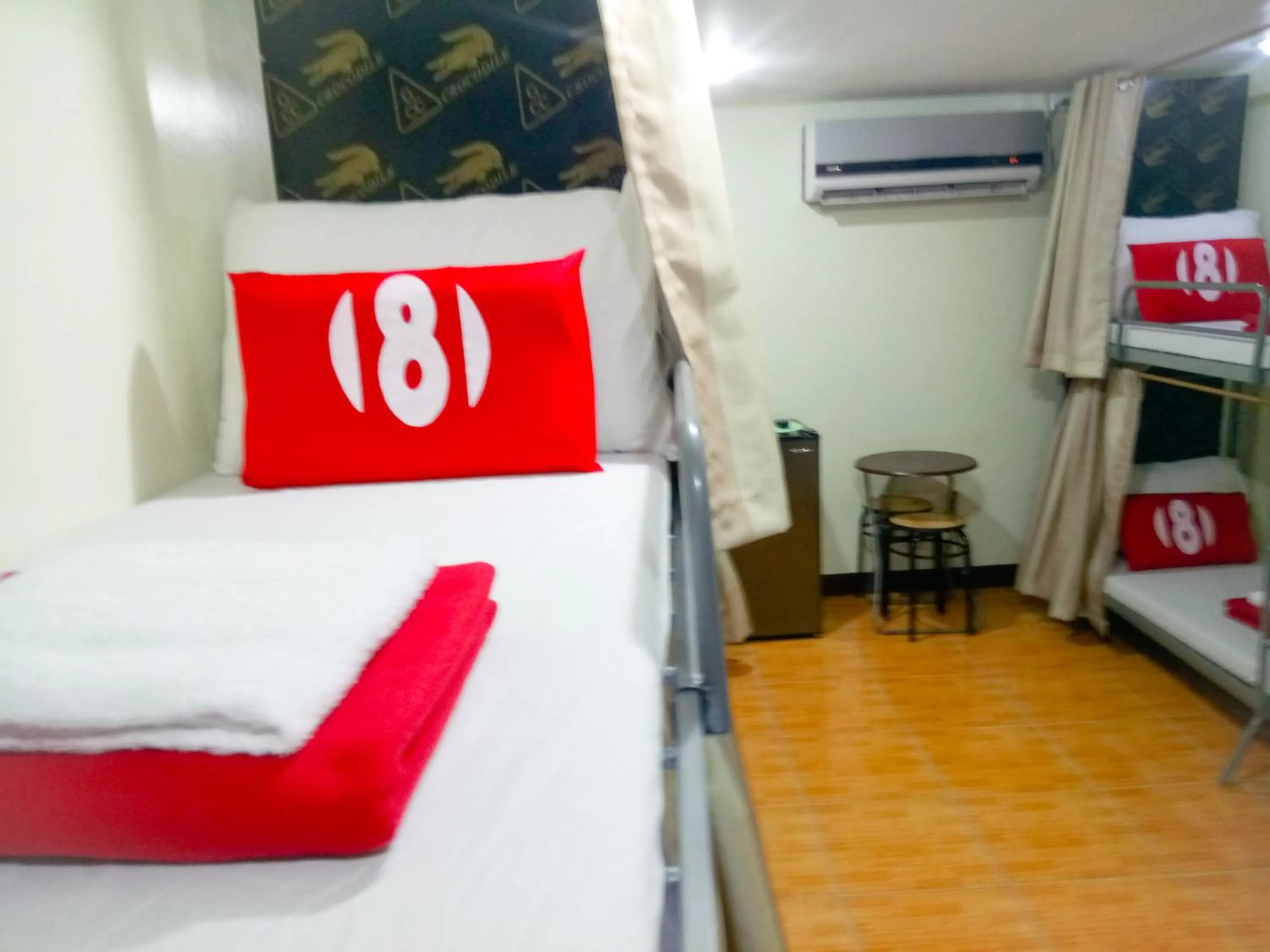 bunk bed, Bed in 8Hostel