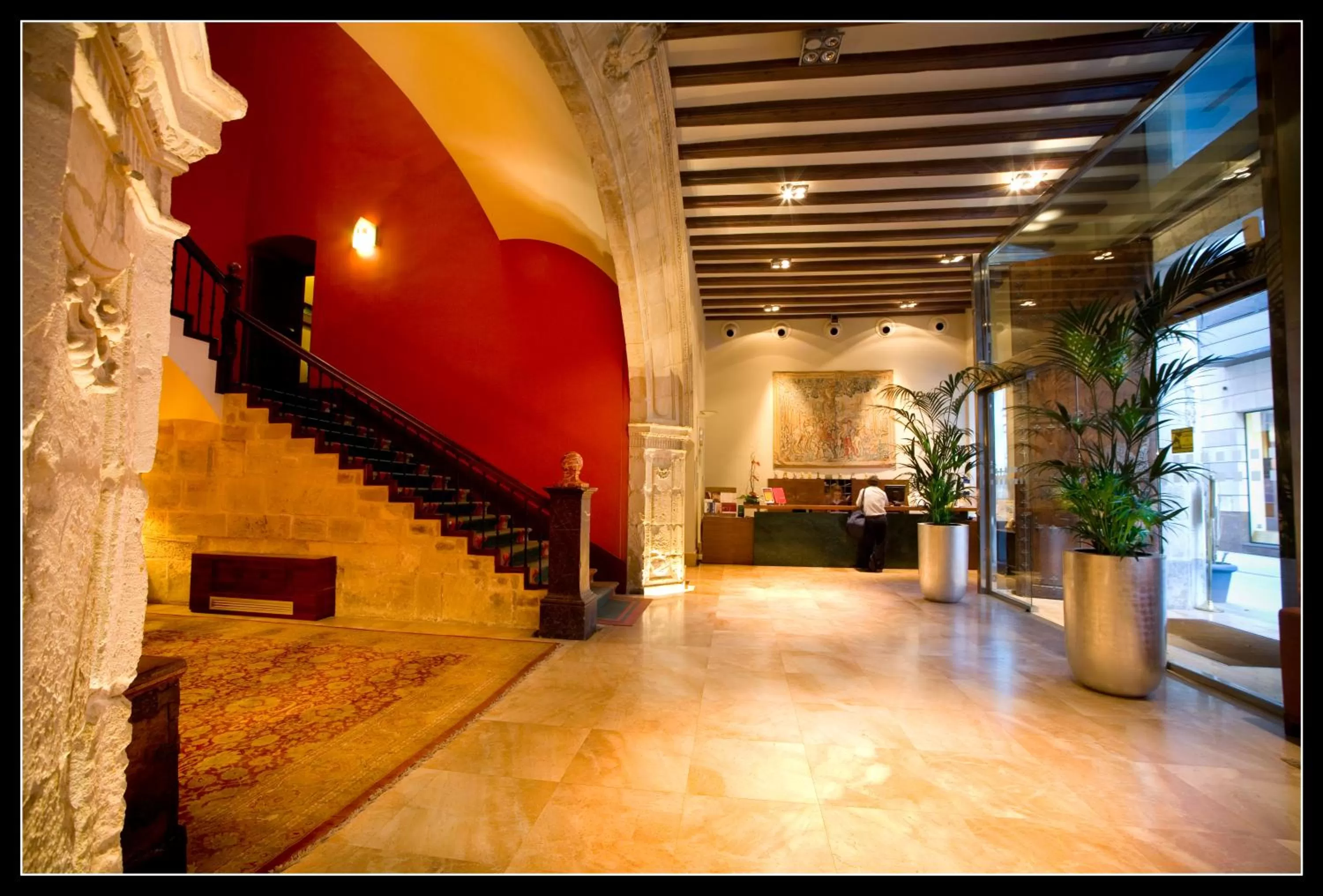 Lobby or reception in Sercotel Palacio de Tudemir