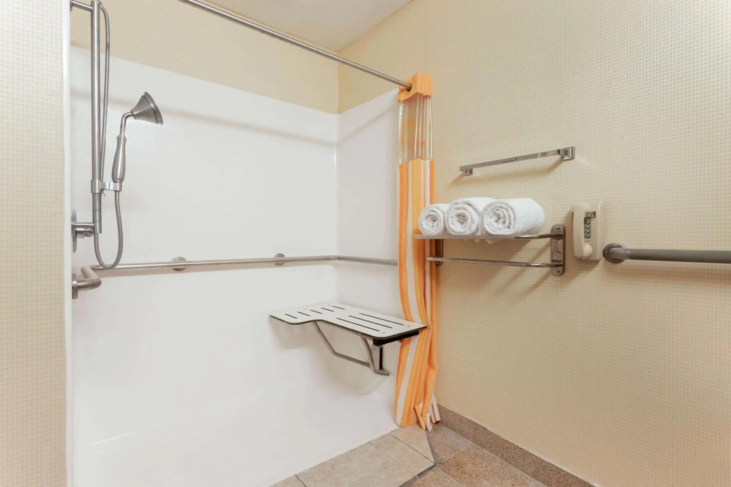 Shower, Bathroom in La Quinta by Wyndham Frankfort