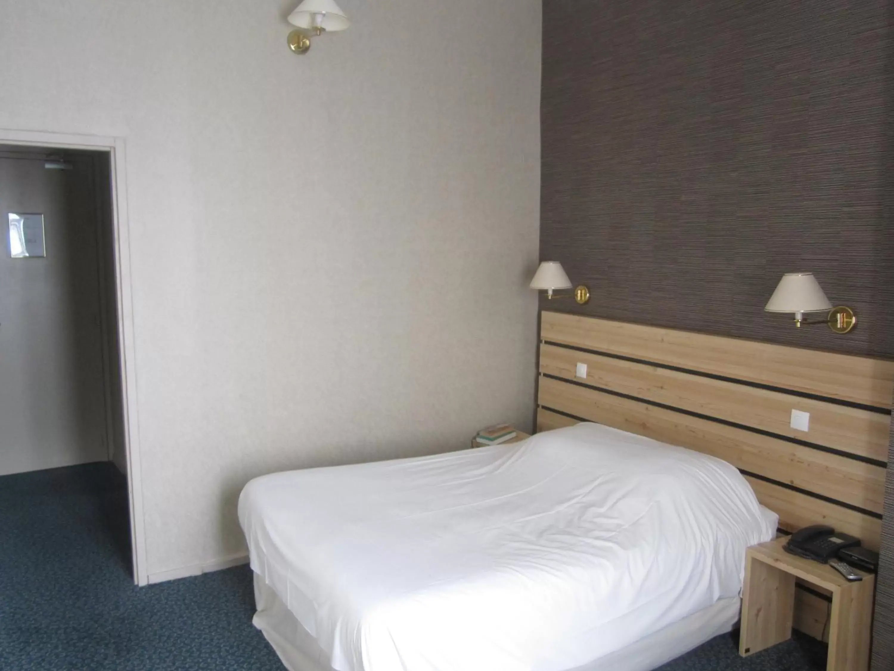 Photo of the whole room, Bed in Hôtel Terminus