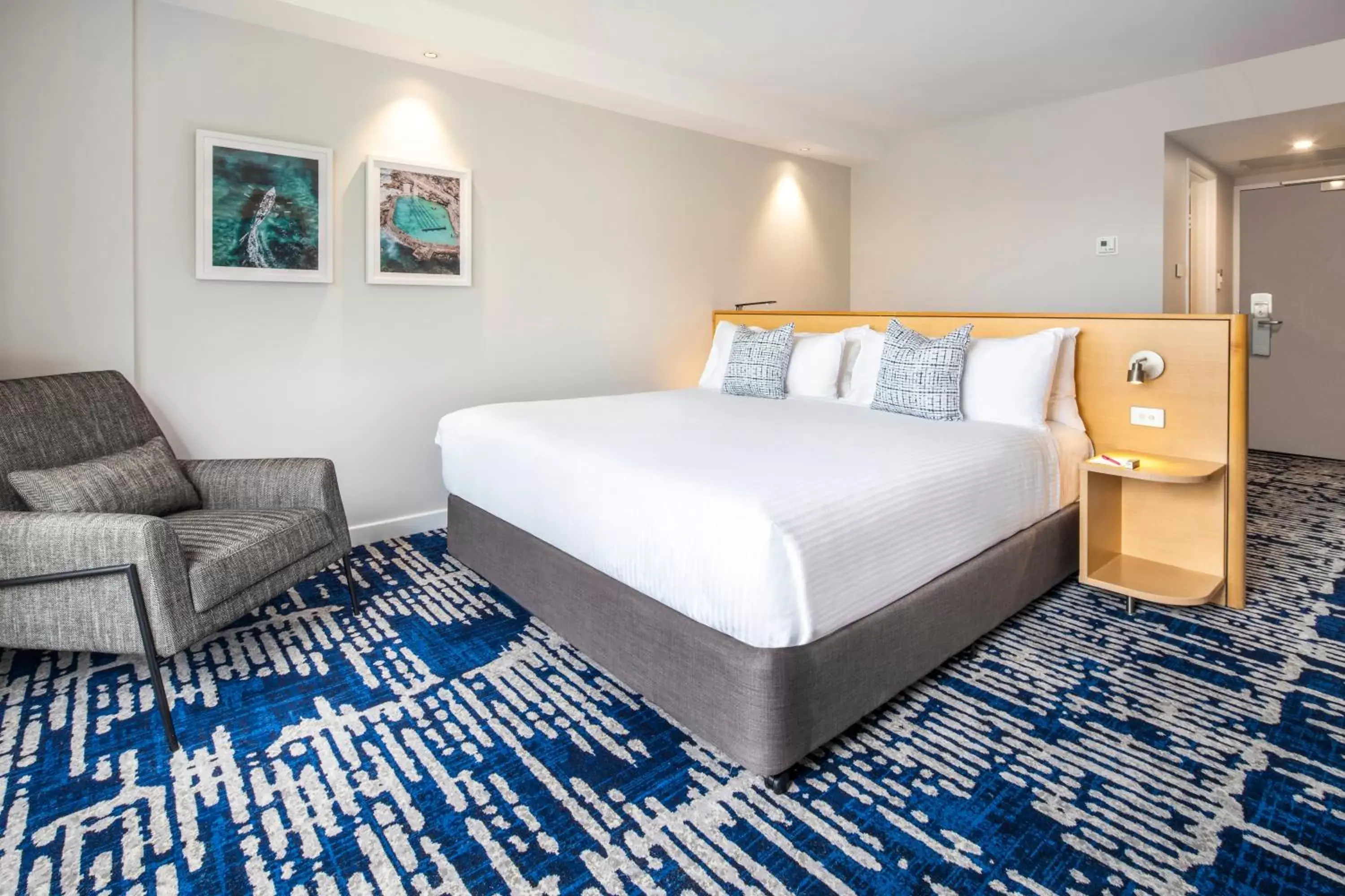 King Superior Ocean View Room with Balcony in Crowne Plaza Sydney Coogee Beach, an IHG Hotel