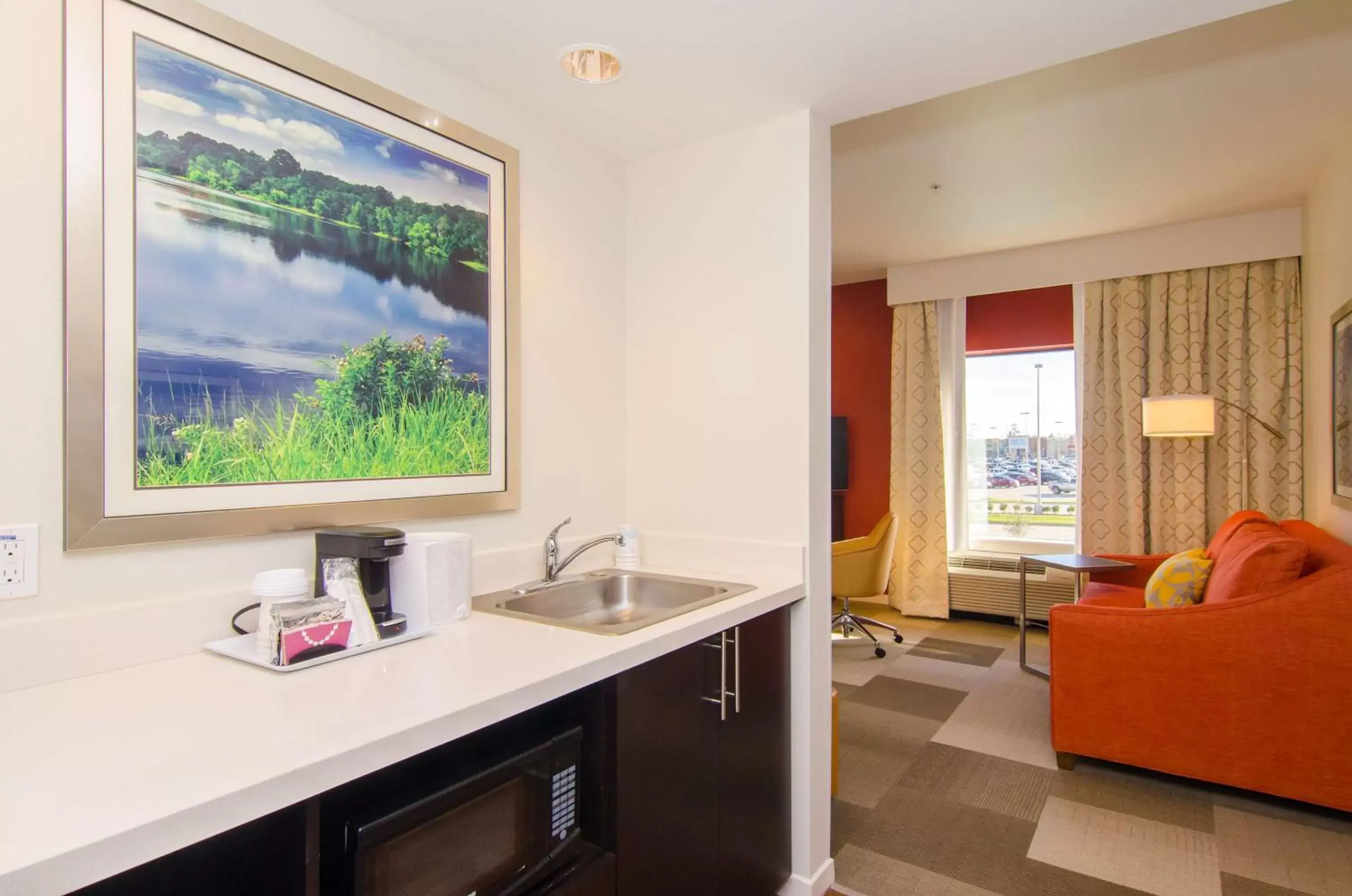 Kitchen or kitchenette in Hampton Inn & Suites Huntsville