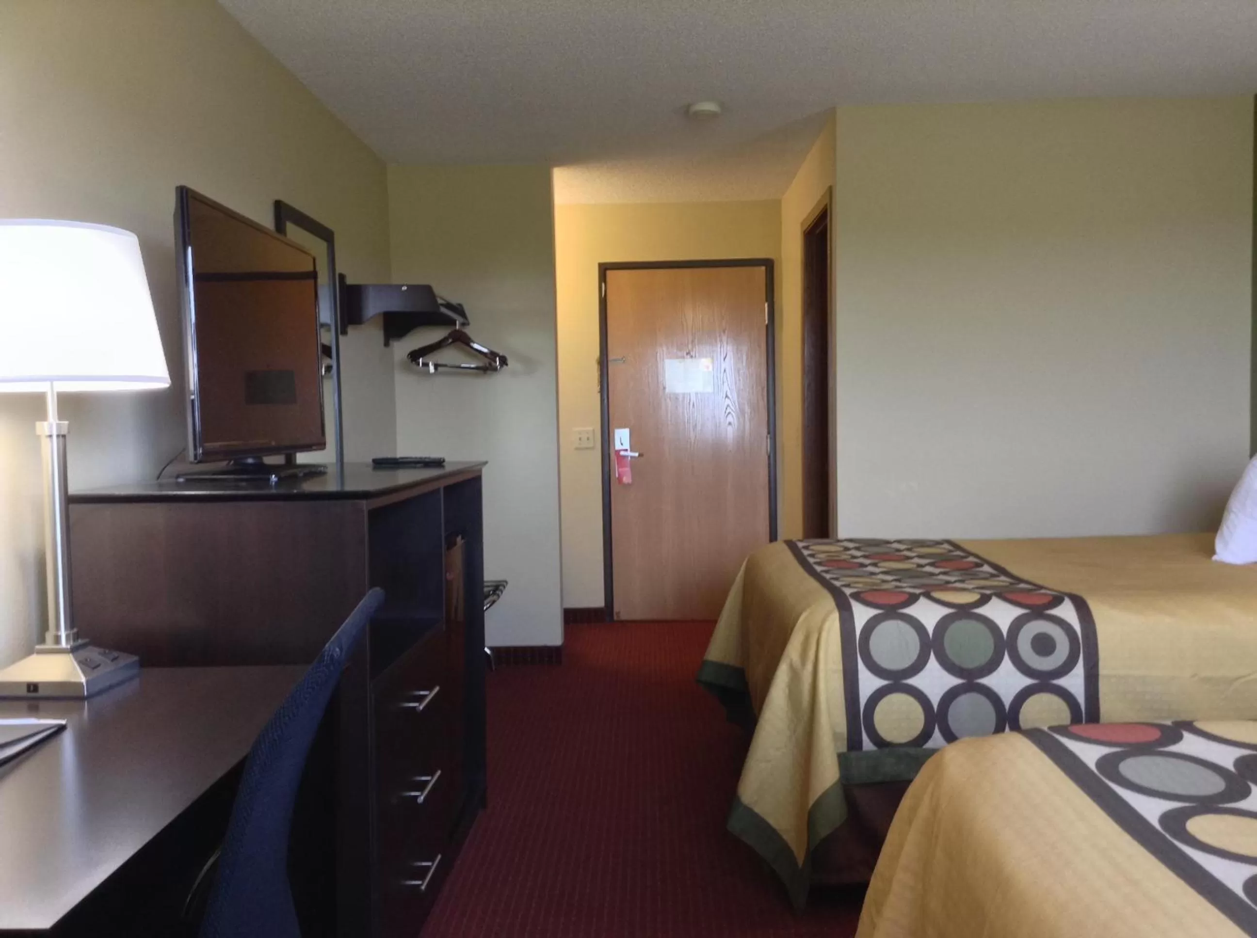 Decorative detail, Bed in Super 8 by Wyndham Grinnell IA