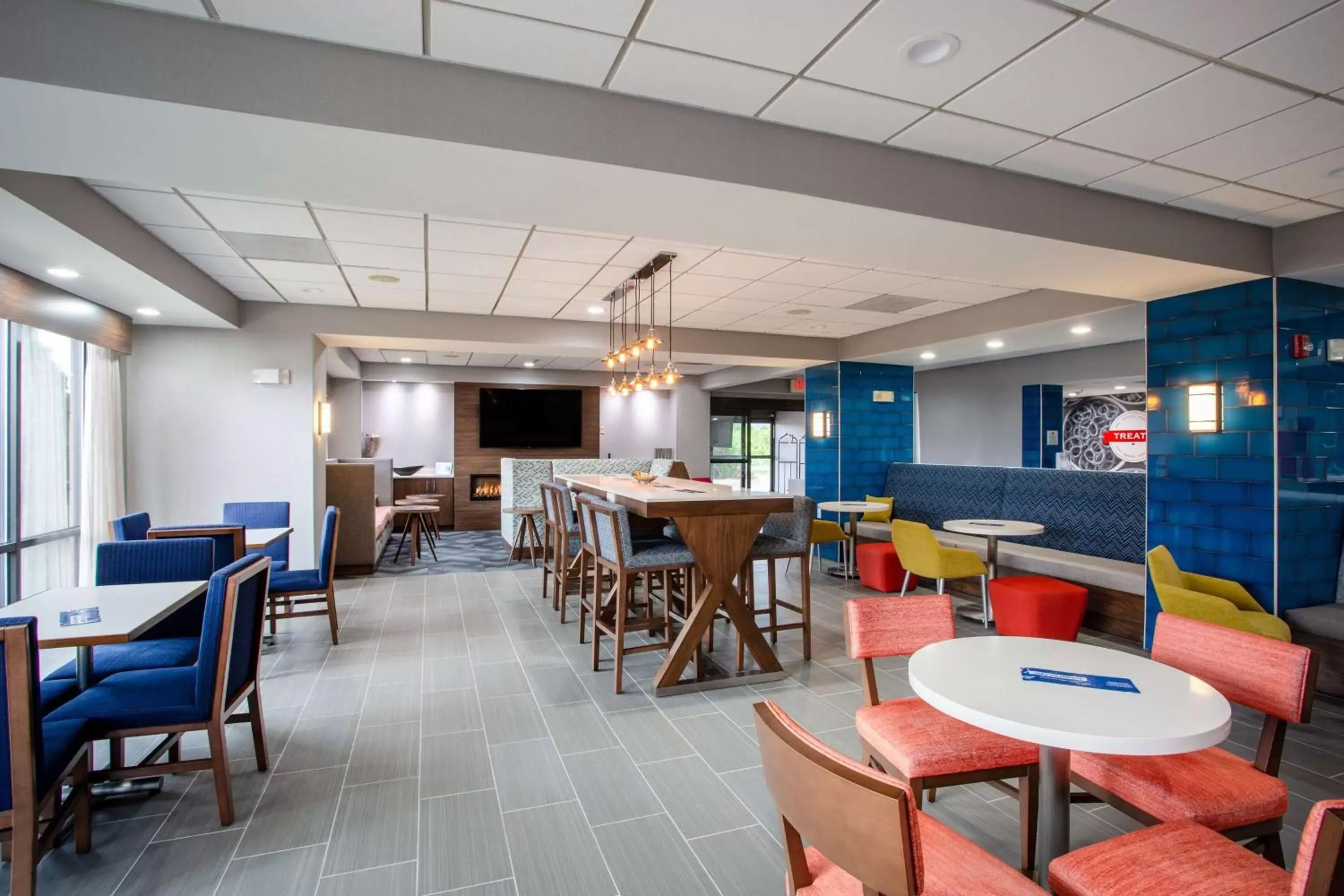 Lobby or reception, Restaurant/Places to Eat in Hampton Inn Elkins