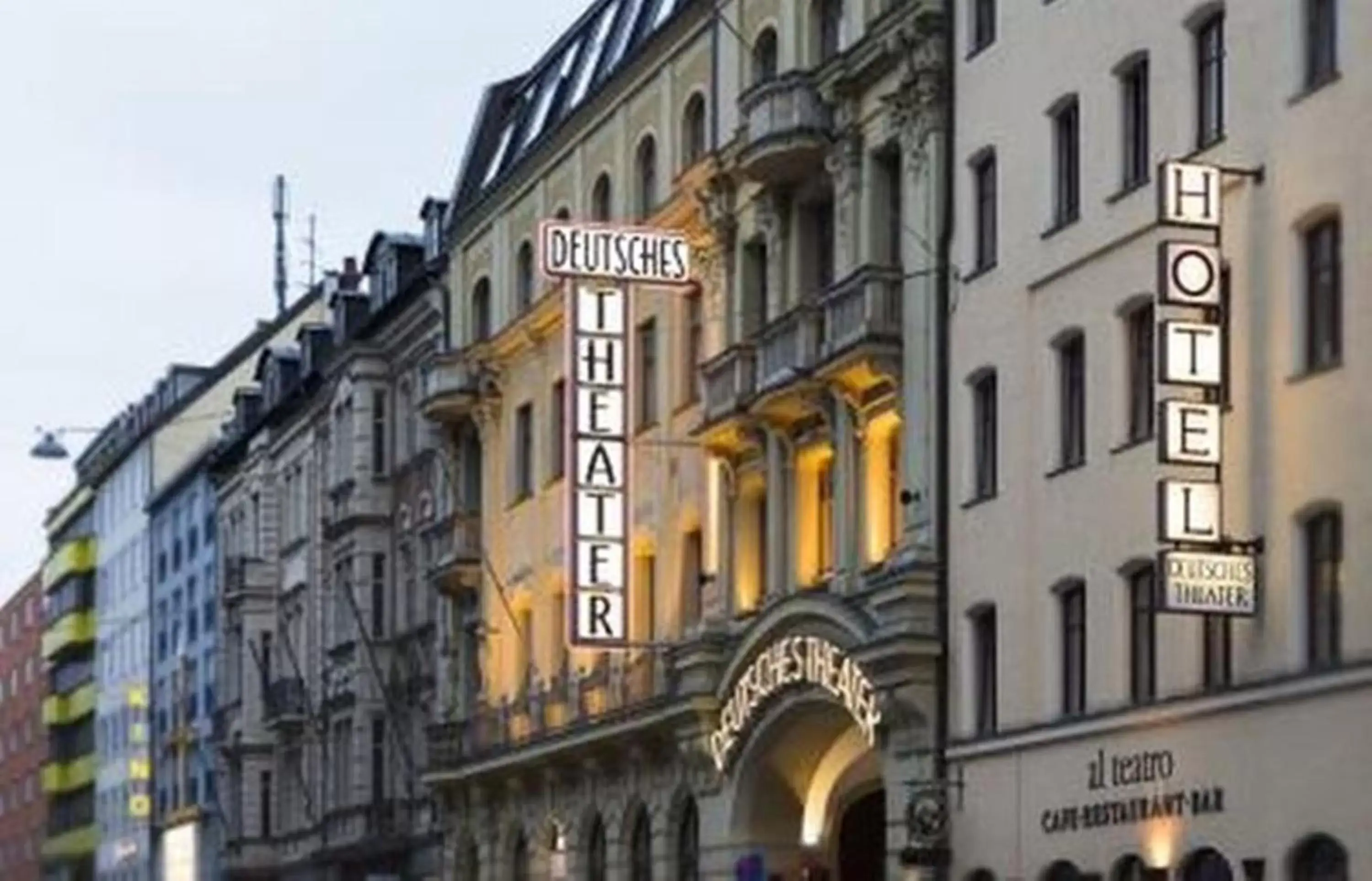 Facade/entrance, Property Building in Hotel Deutsches Theater