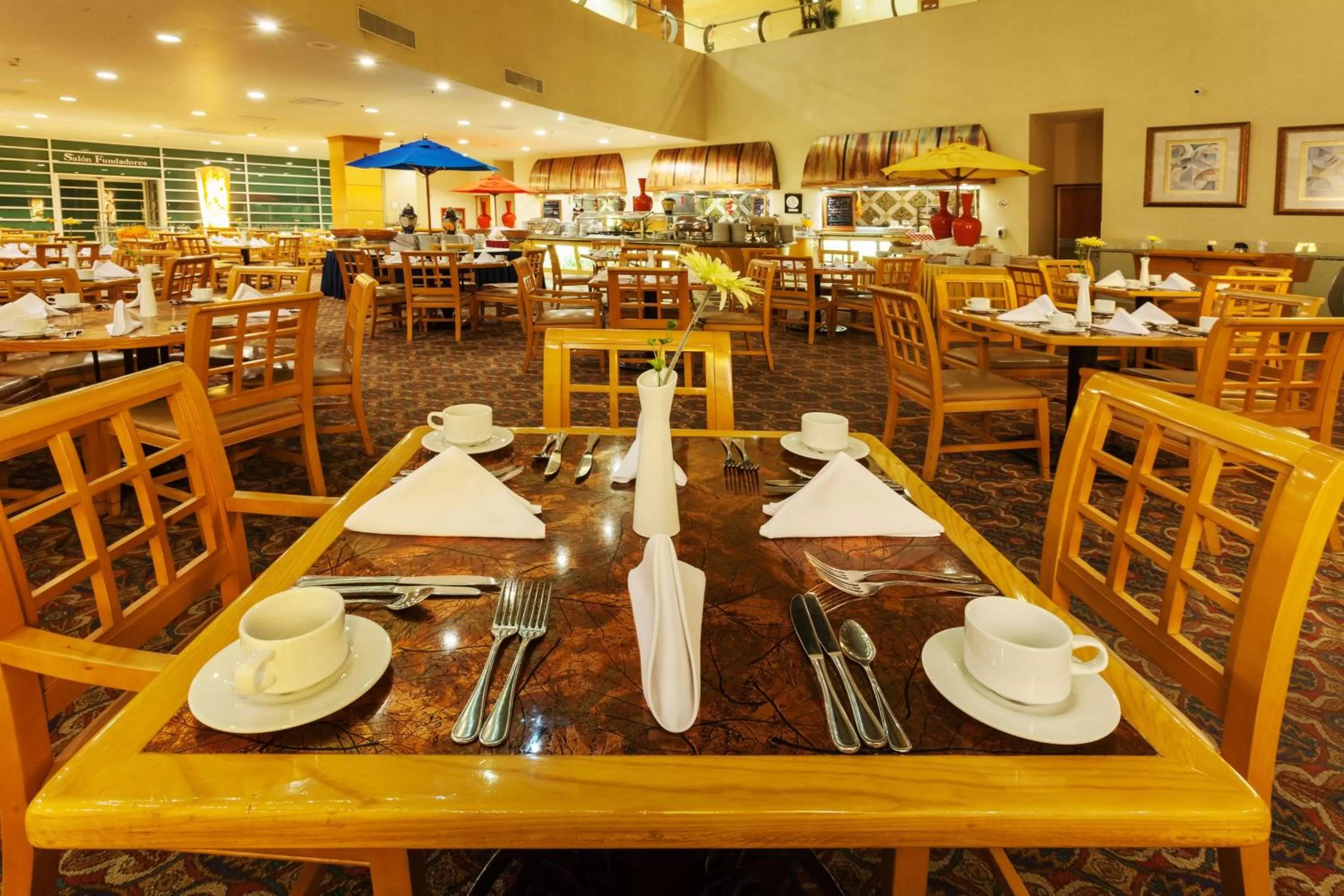 Restaurant/places to eat in Crowne Plaza Torreon by IHG