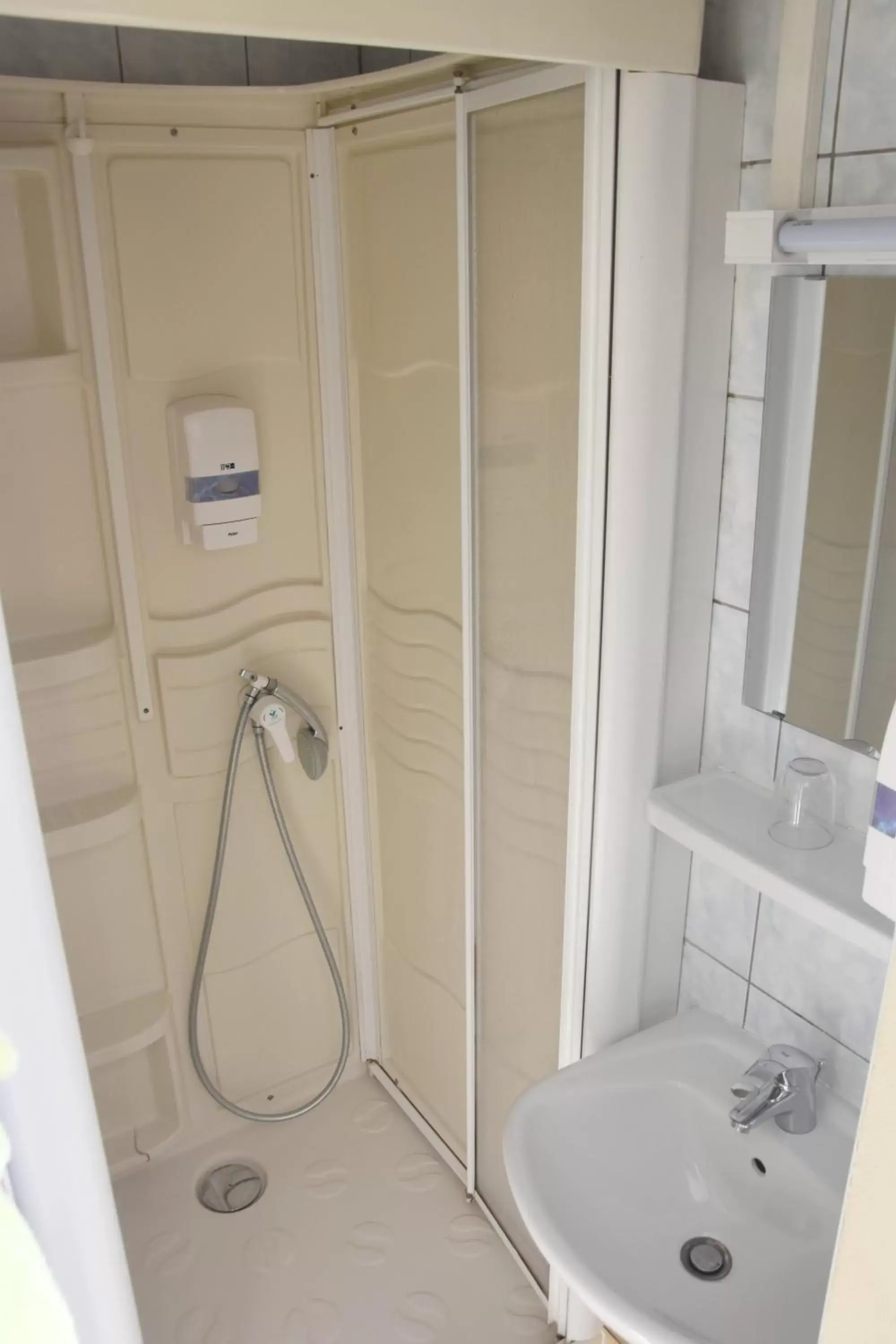 Shower, Bathroom in Hotel Gai Relais