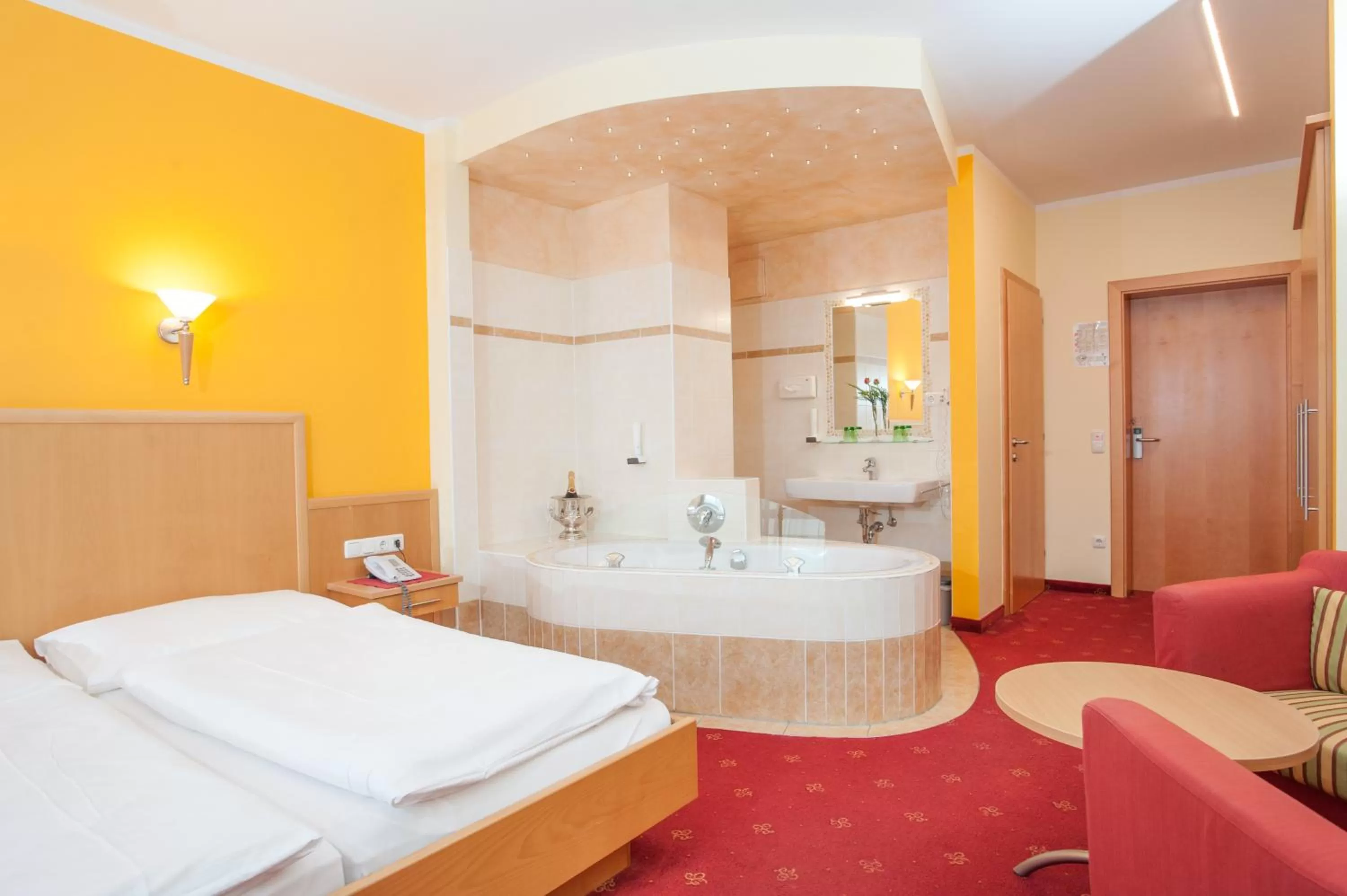 Photo of the whole room, Bed in Hotel zur Post