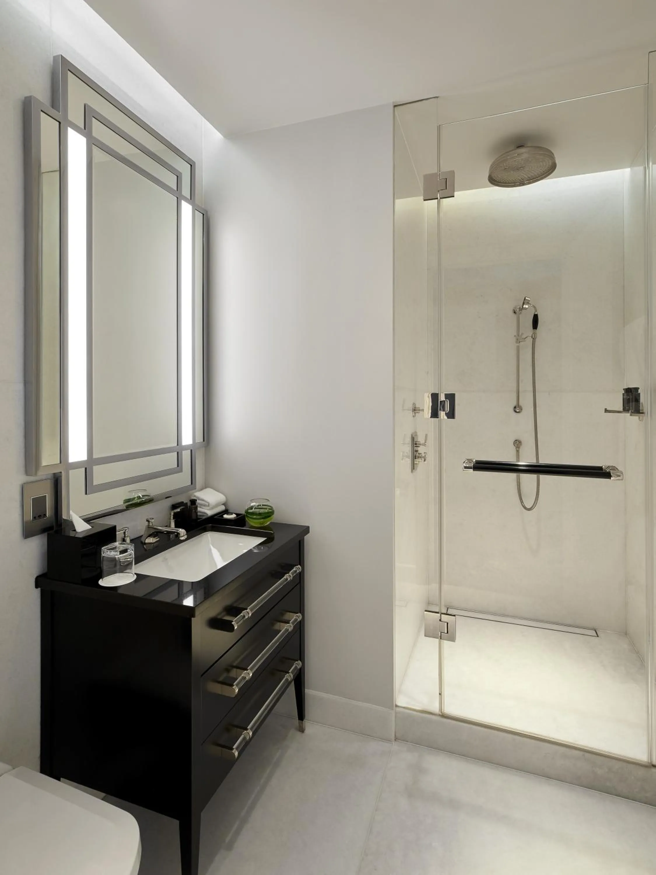 Bathroom in Four Seasons Hotel London at Tower Bridge