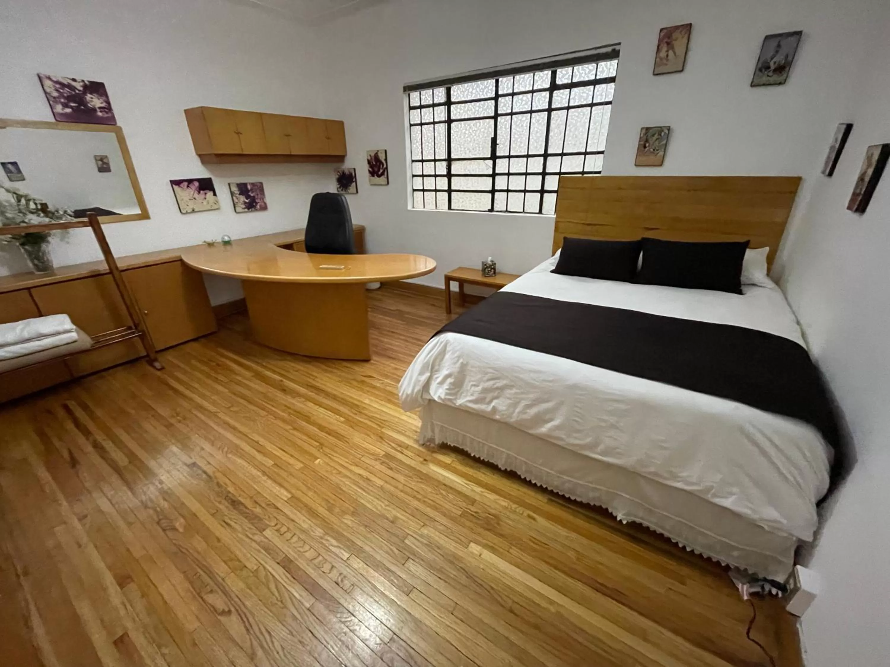 Photo of the whole room, Bed in Hostal Roma Condesa
