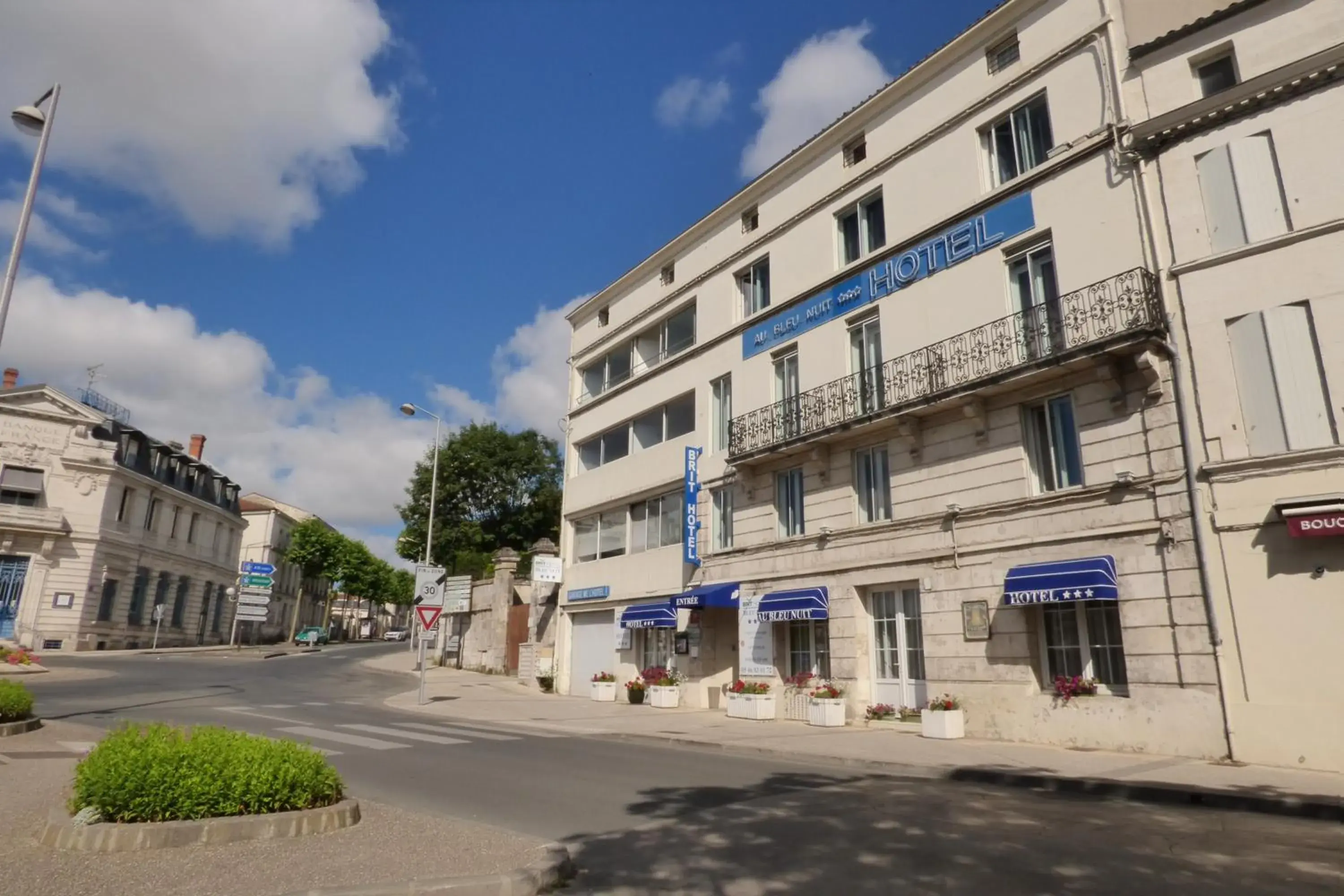 Facade/entrance, Property Building in Brit Hotel Bleu Nuit