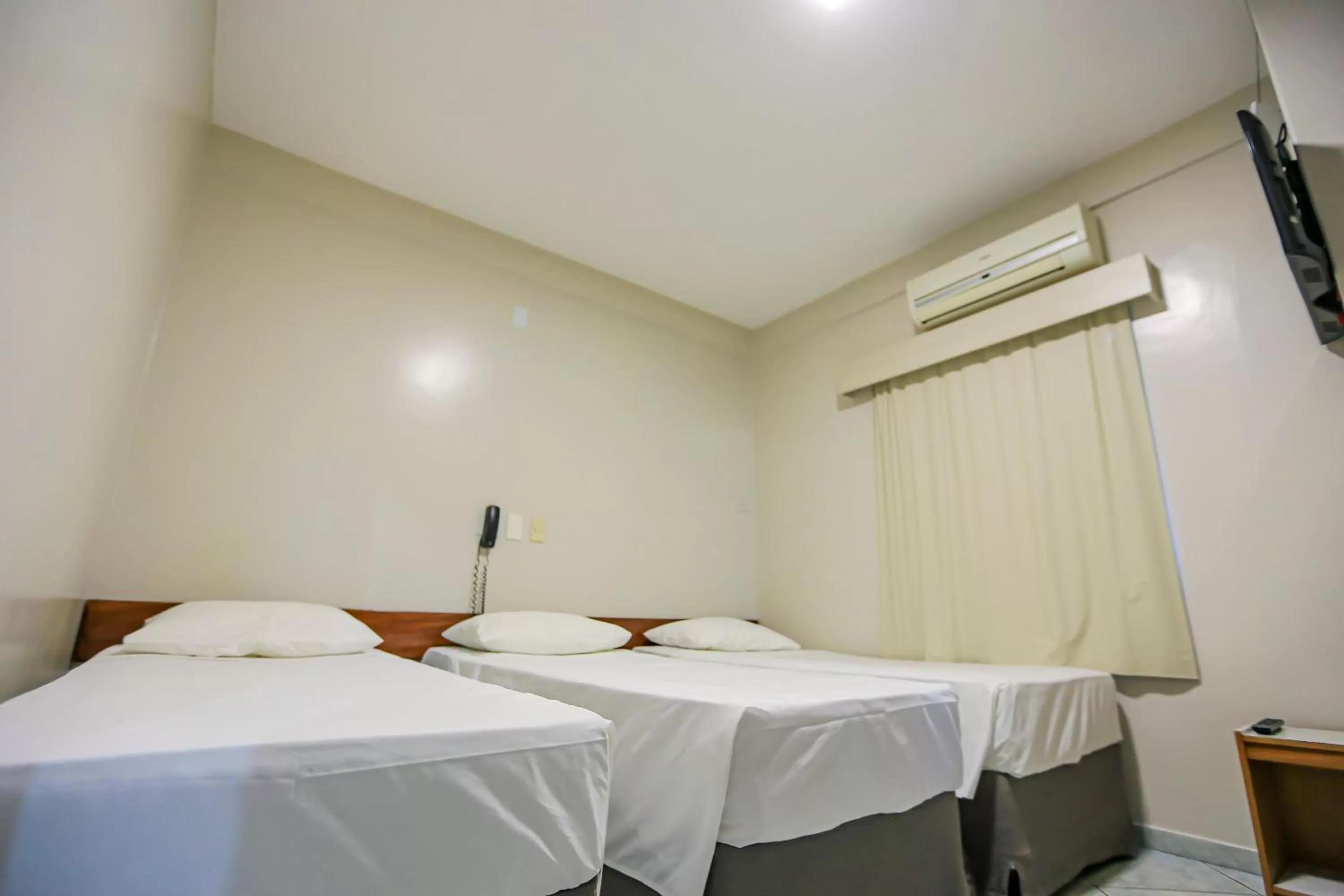 Photo of the whole room in Foz Express Hotel Centro