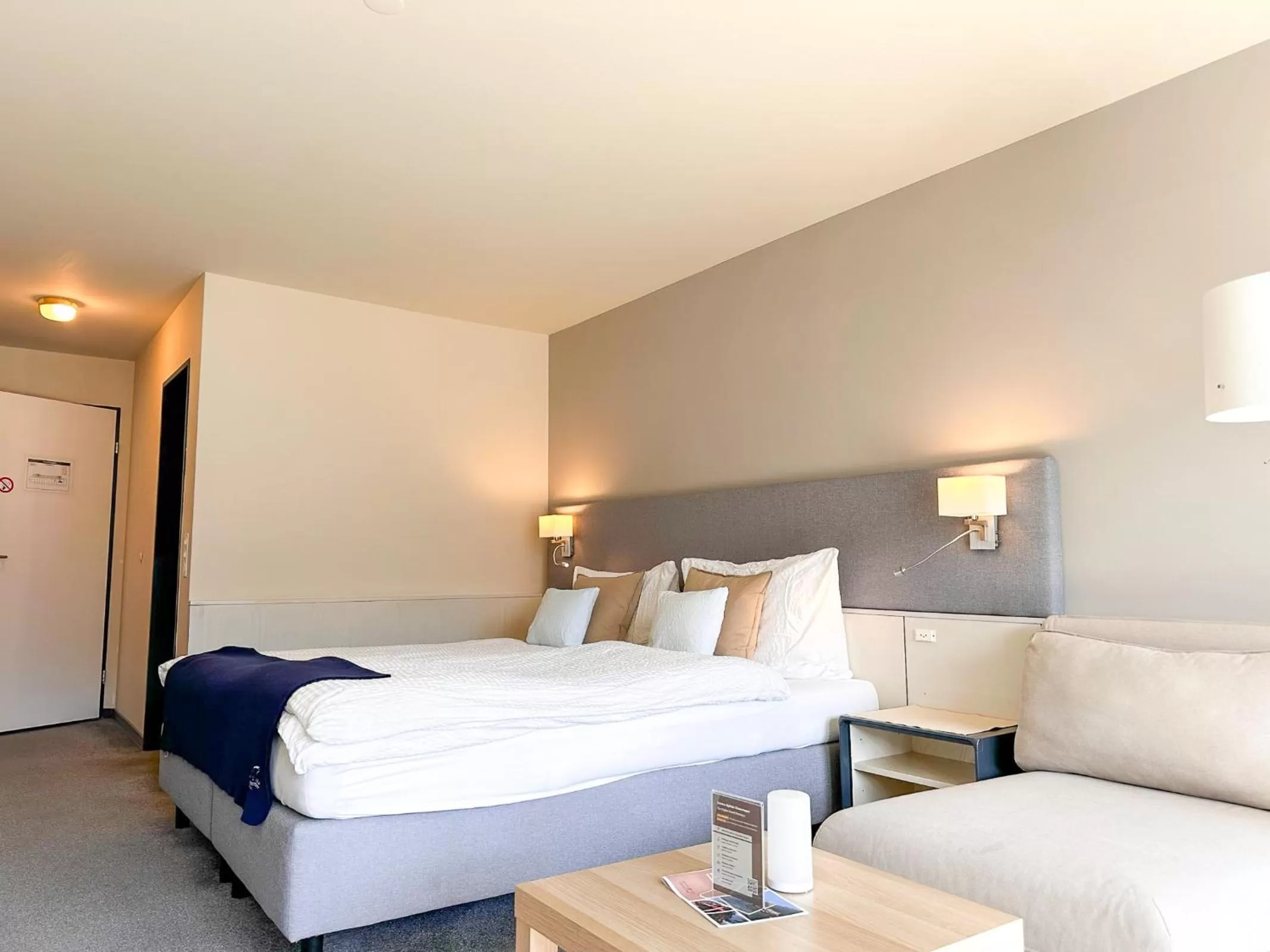 Bedroom, Bed in Seehotel Riviera at Lake Lucerne