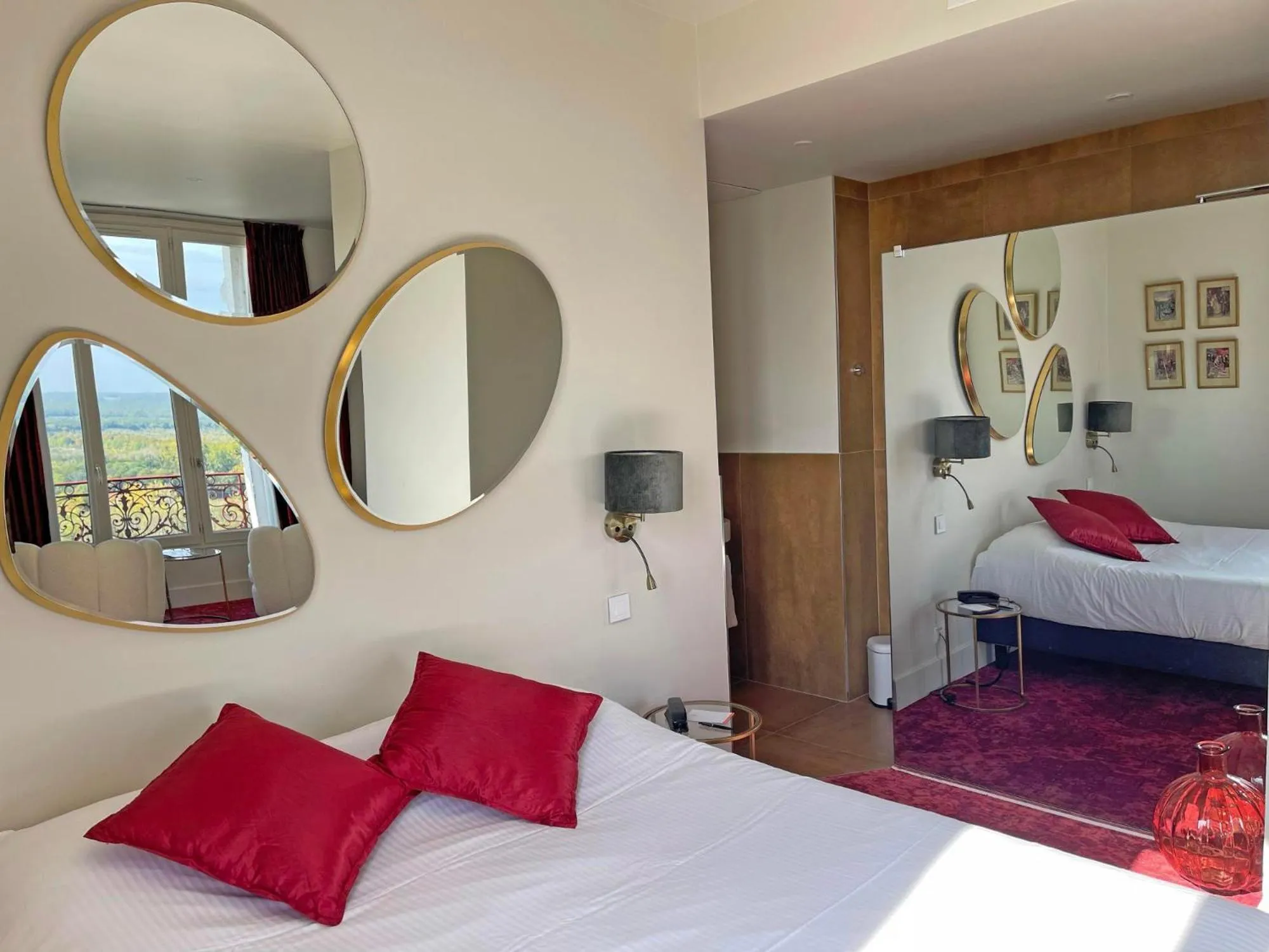 Shower, Bed in Domaine De La Corniche