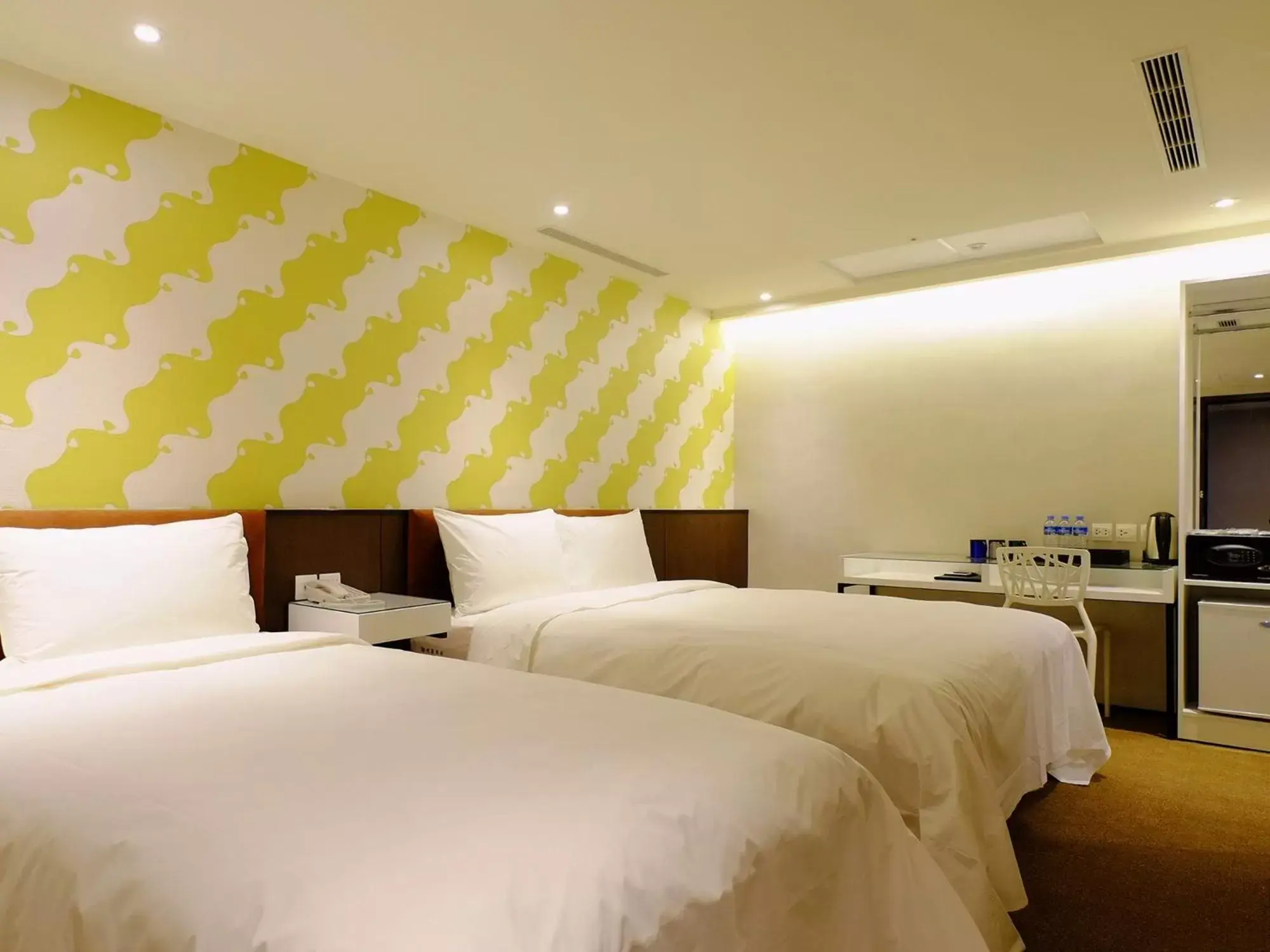 Photo of the whole room, Bed in Hotel Puri Taipei Station Branch