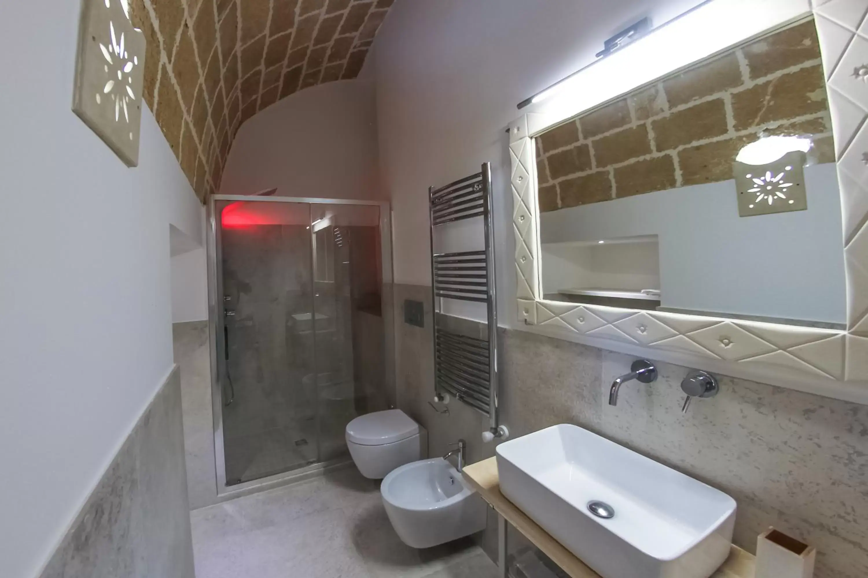 Shower, Bathroom in Clara Domus