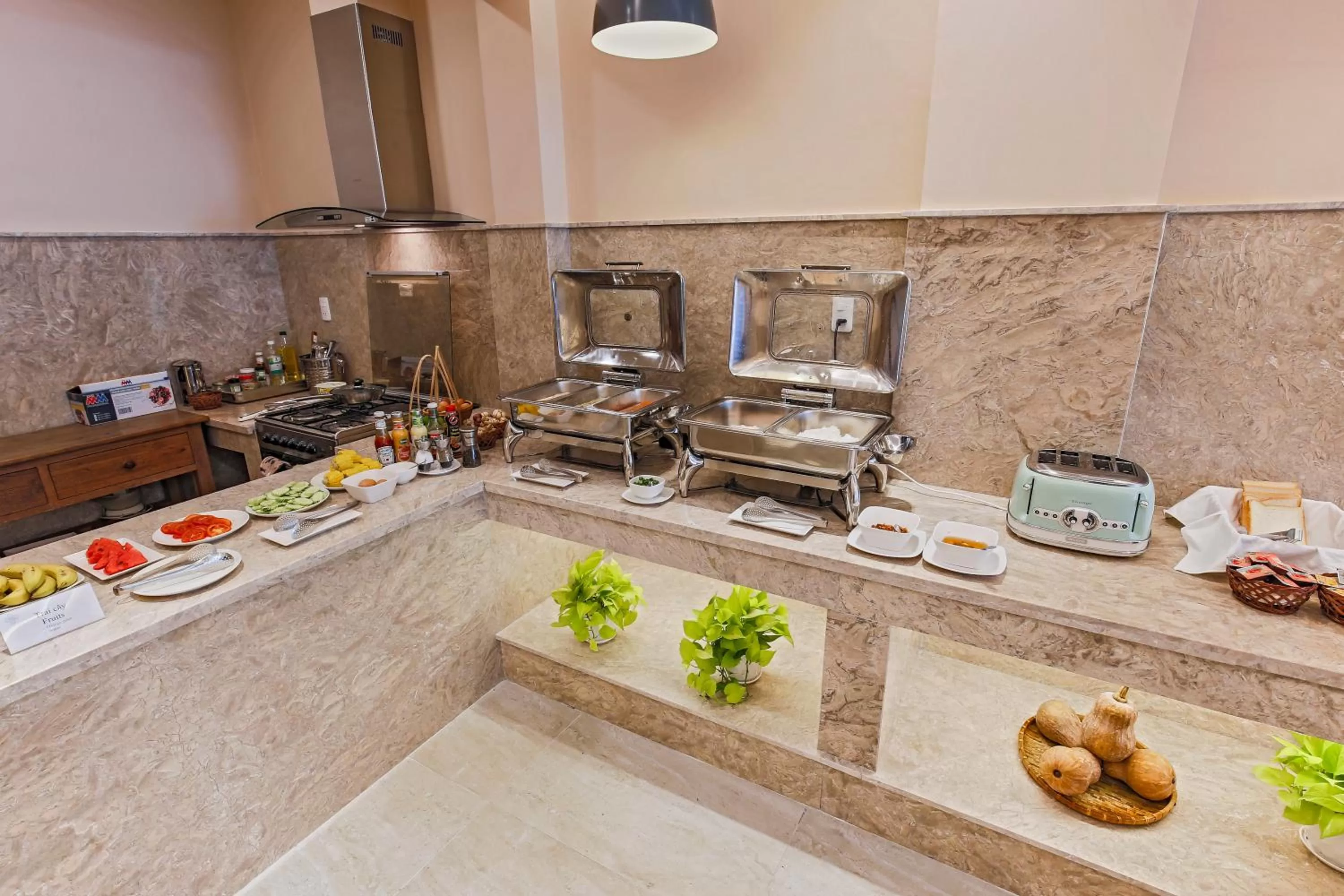 Communal kitchen in Hoang Lan Hotel