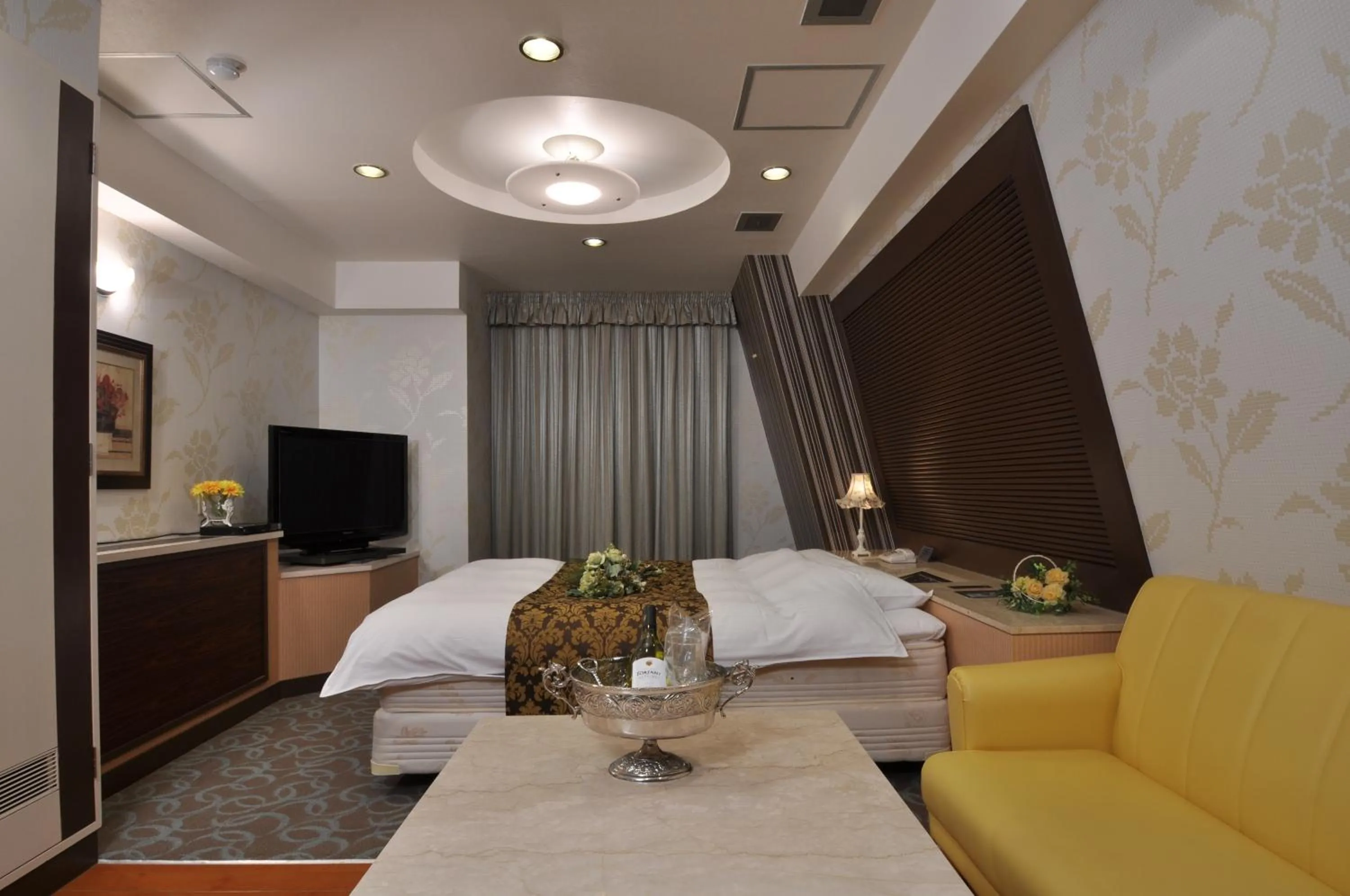 Bed in HOTEL U's Kouroen