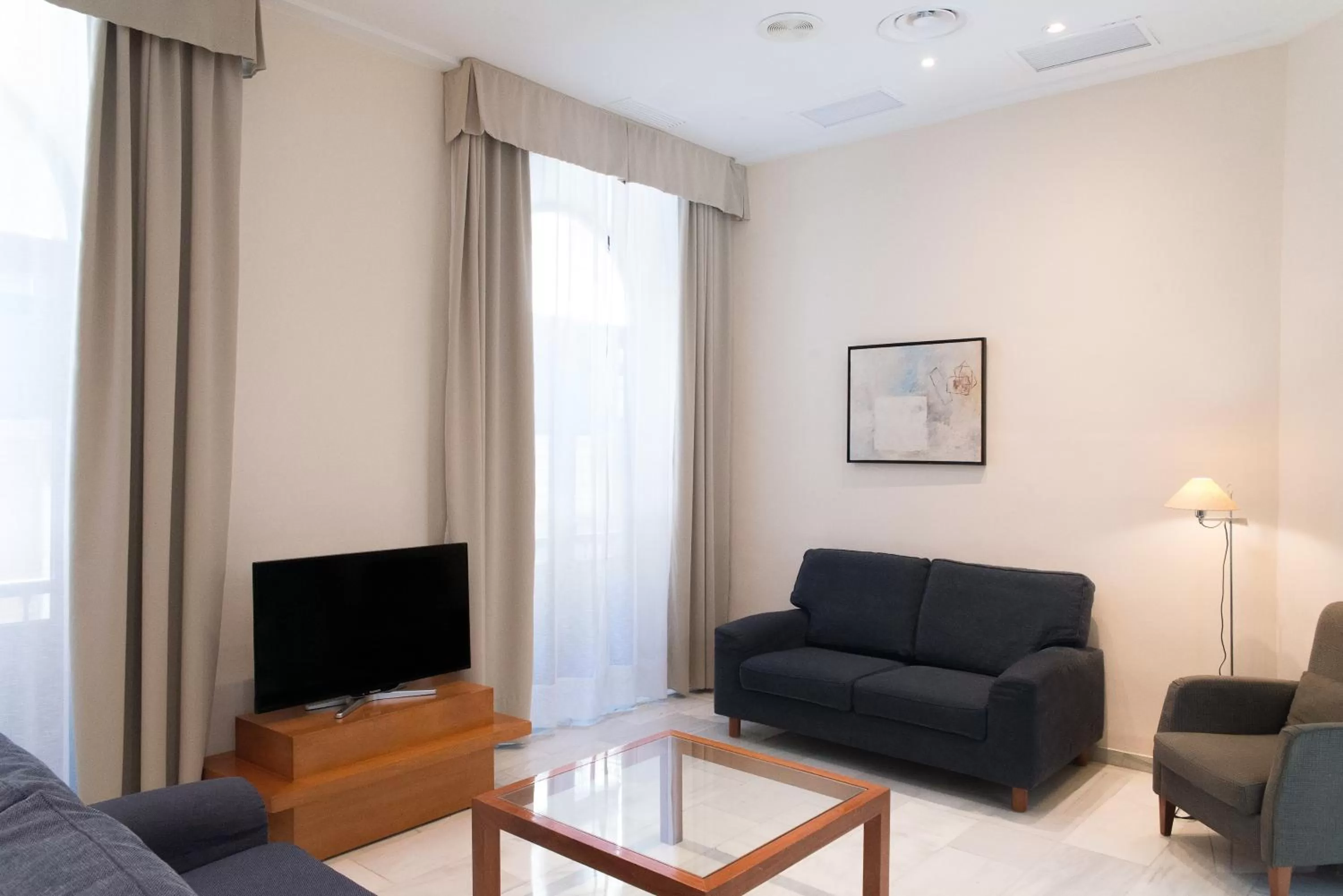 Communal lounge/ TV room in Hotel Inglaterra