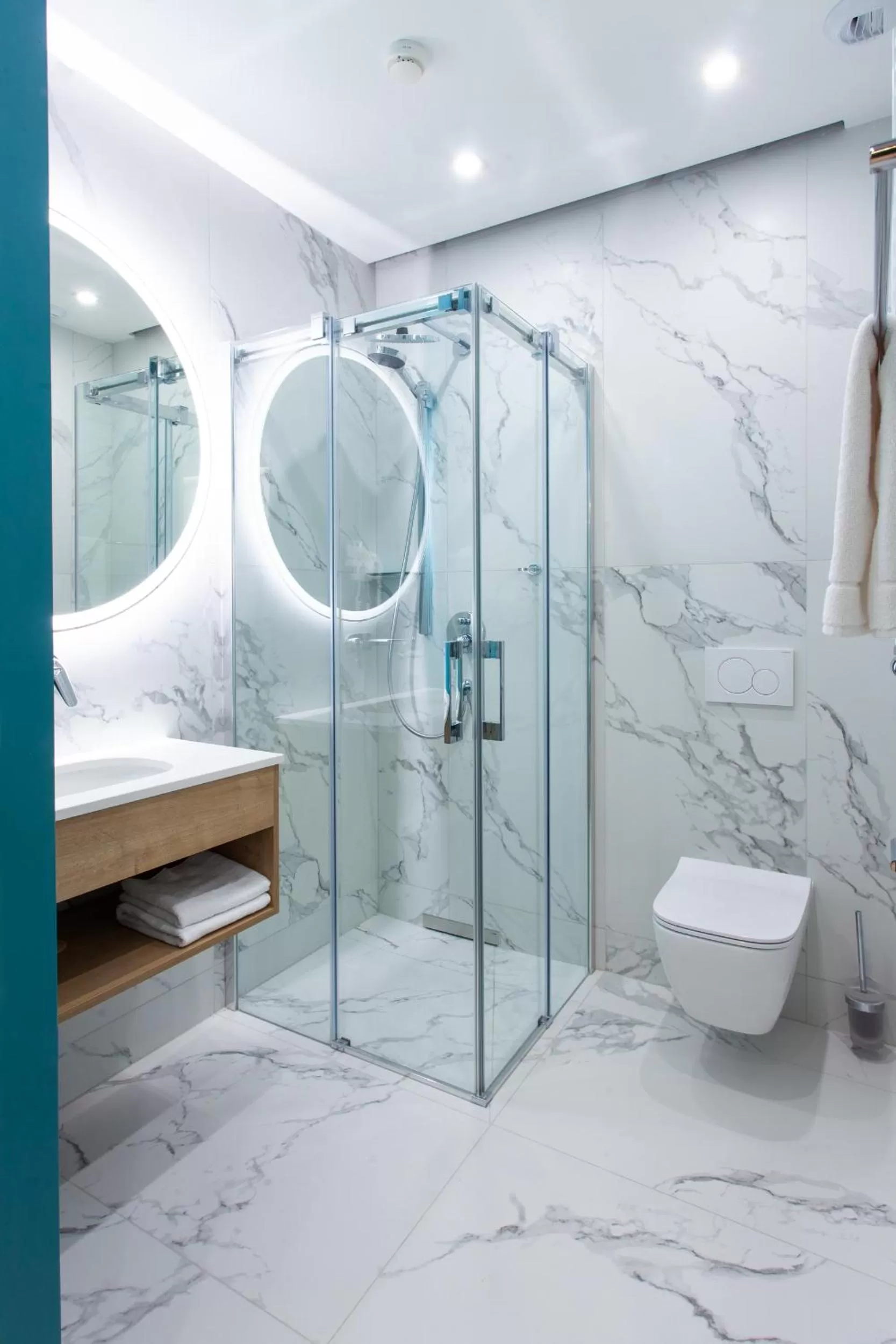 Shower in SQUARE APARTMENTS GDYNIA