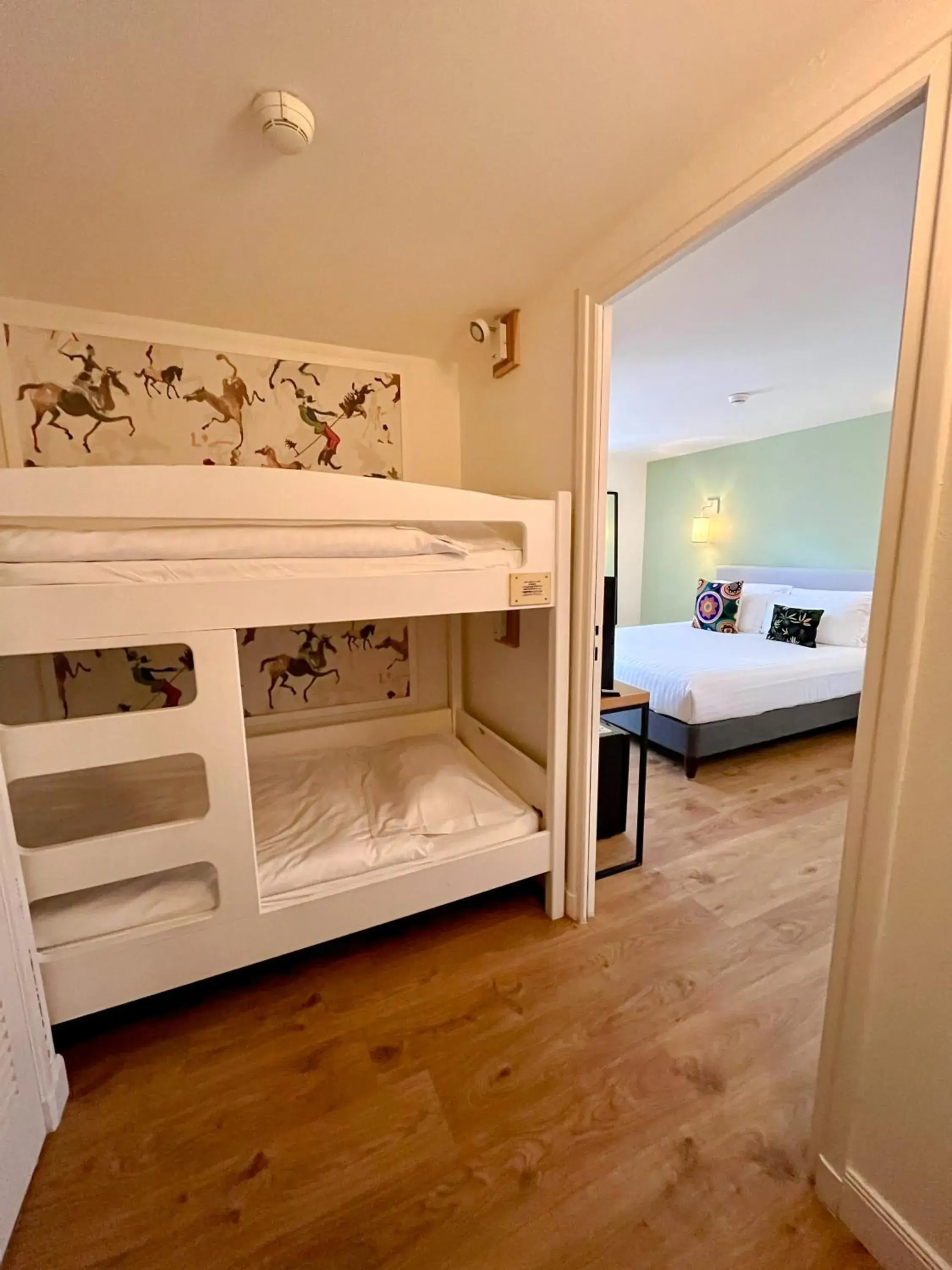 Photo of the whole room, Bunk Bed in Hotel Edouard VII