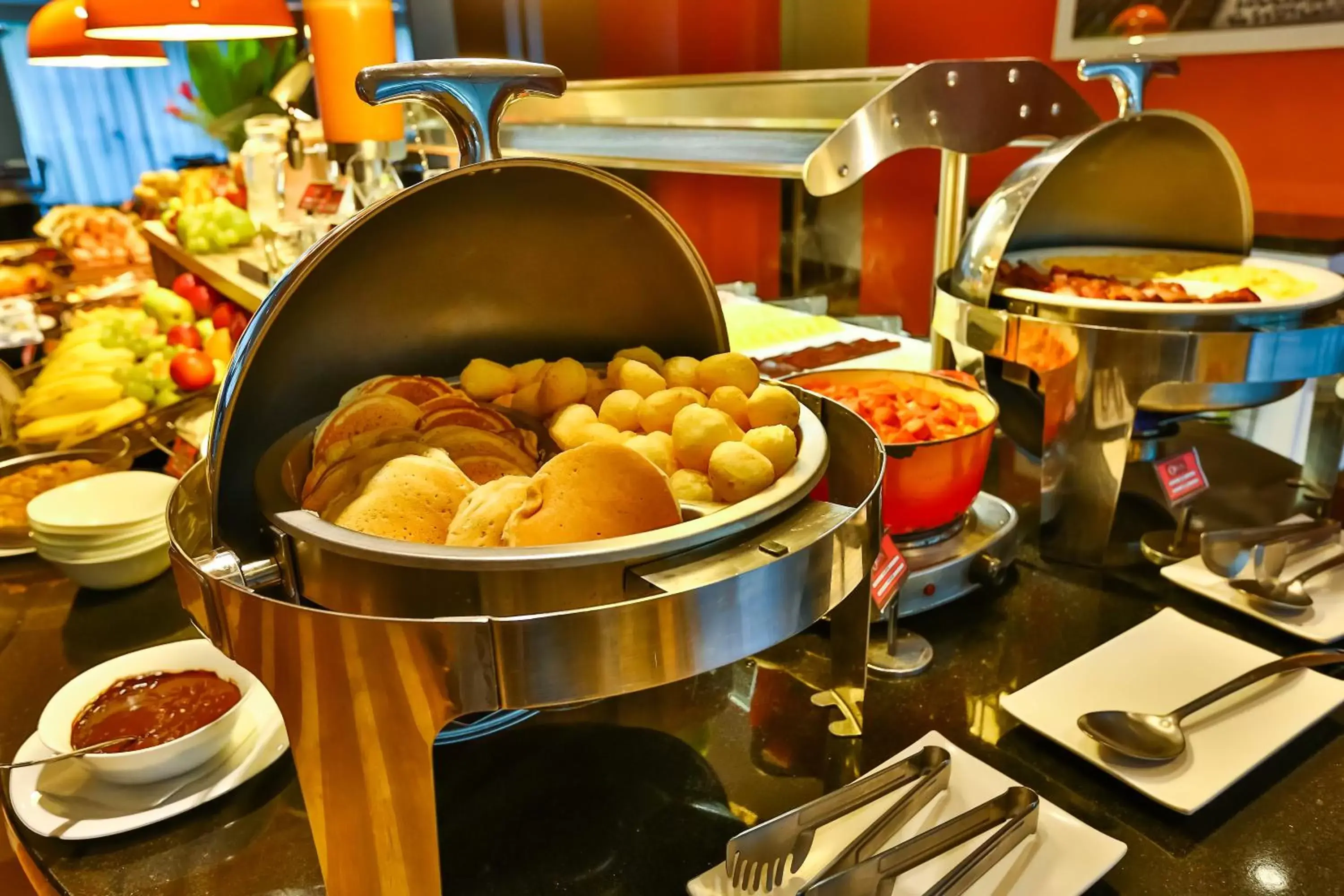 Buffet breakfast in Quality Hotel & Suites Brasília