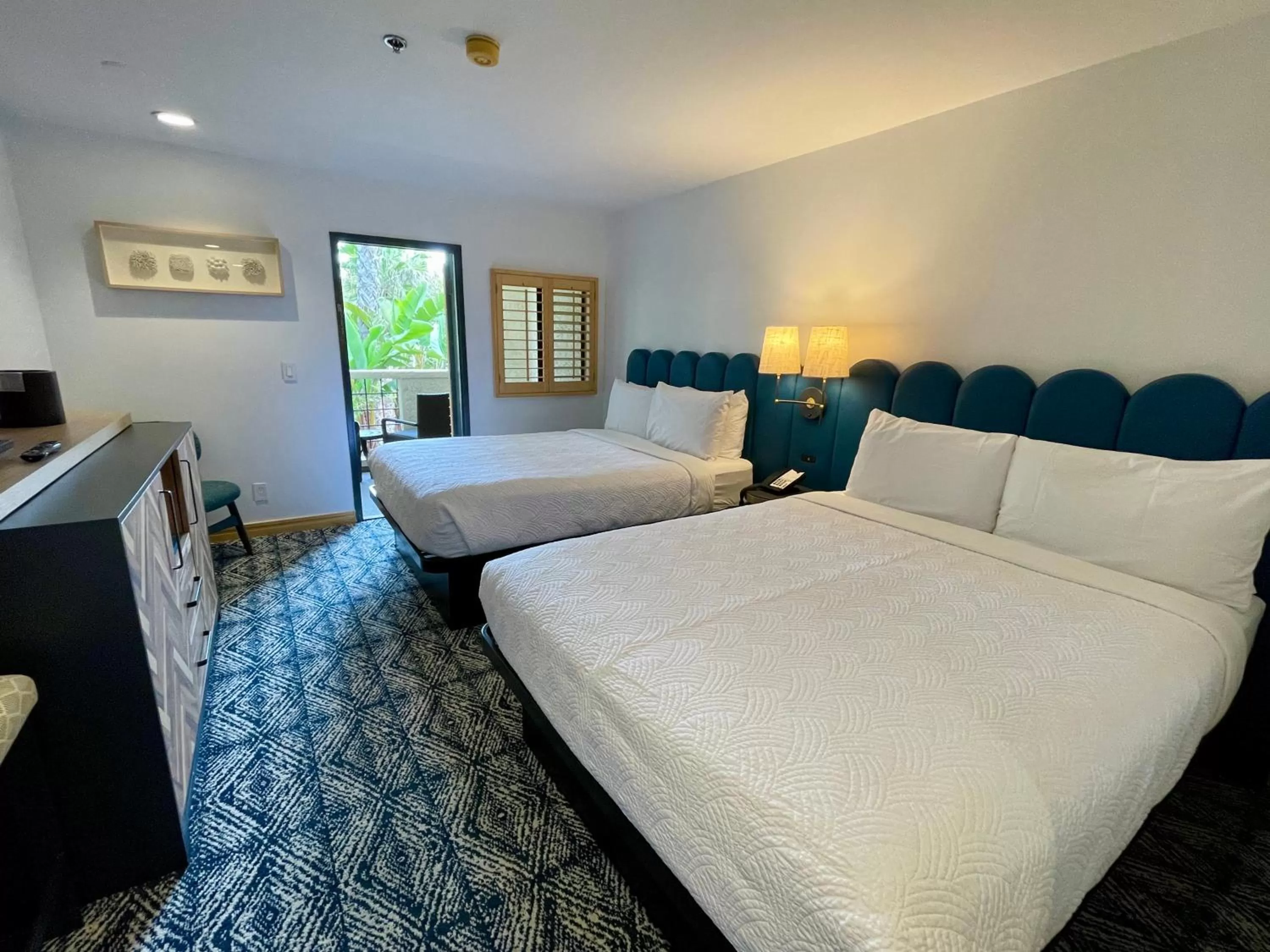 Bedroom, Bed in Catalina Canyon Inn