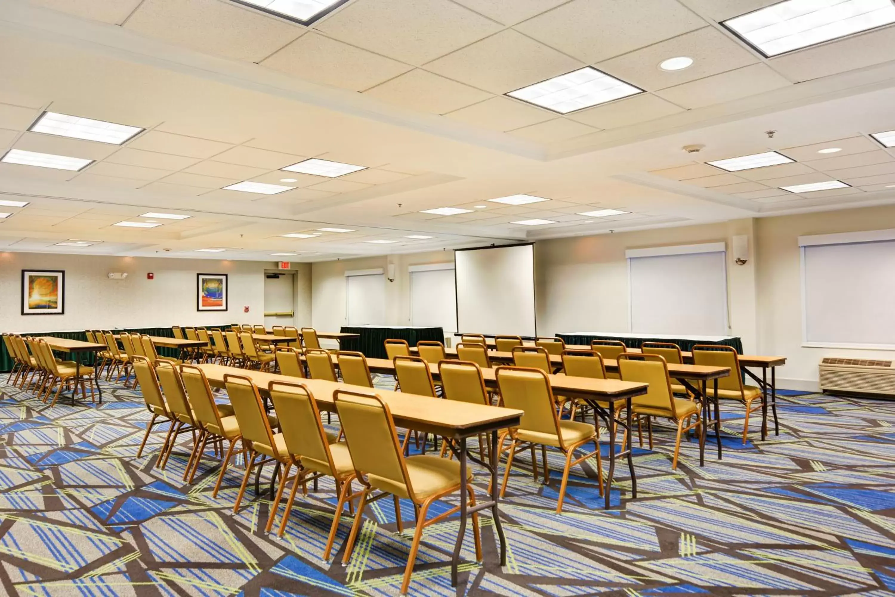 Meeting/conference room in Holiday Inn Express Hotel & Suites Milwaukee-New Berlin, an IHG Hotel