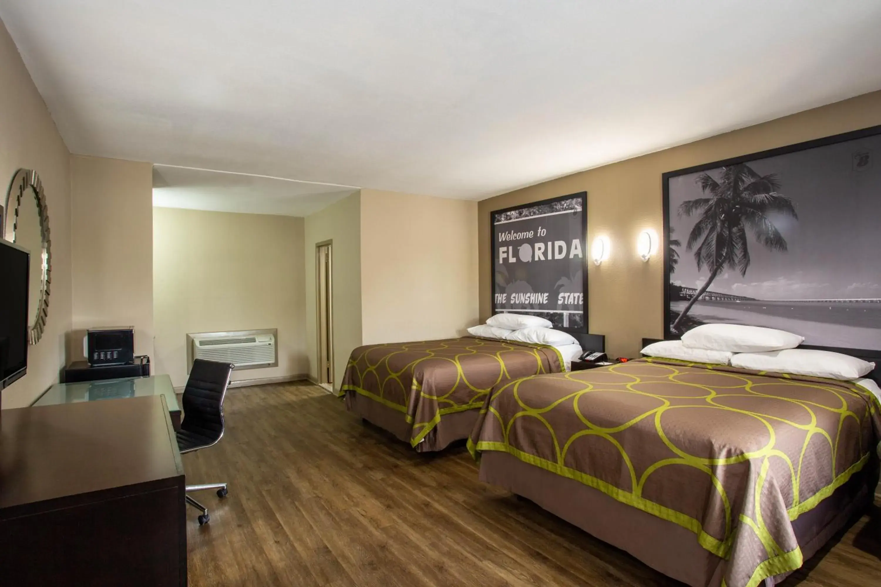 Bedroom, Bed in Super 8 by Wyndham Pensacola NAS Area