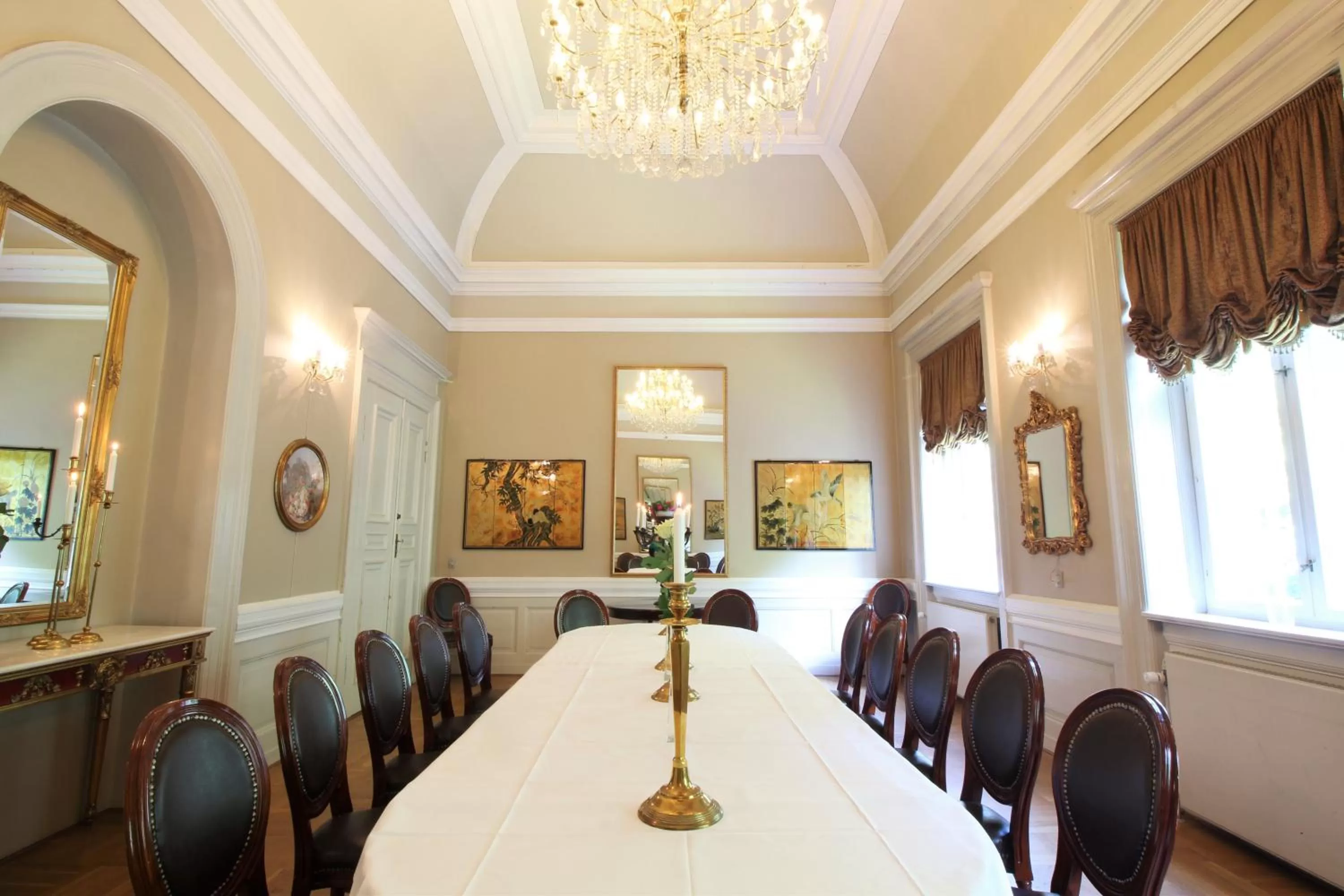 Restaurant/places to eat in Sophiendal Manor