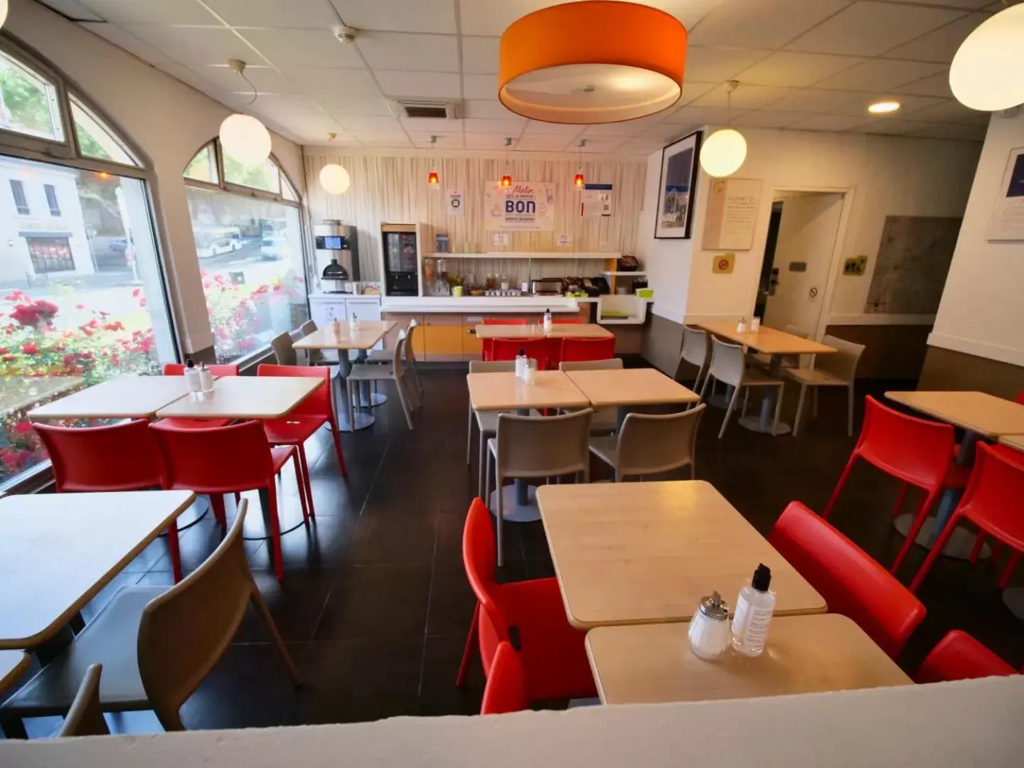 Restaurant/Places to Eat in ibis budget Blois Centre