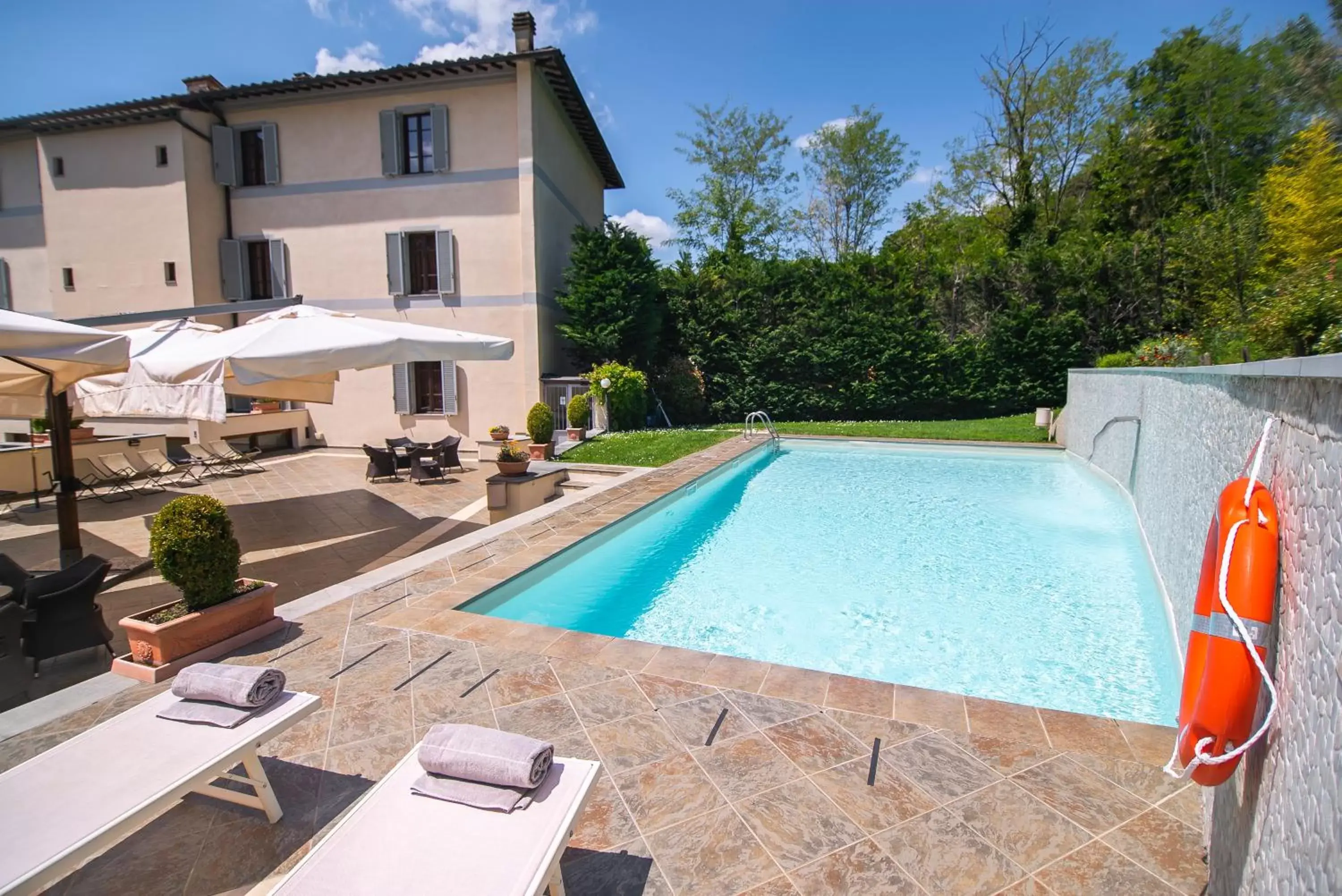 Property building, Swimming Pool in Hotel La Colonna