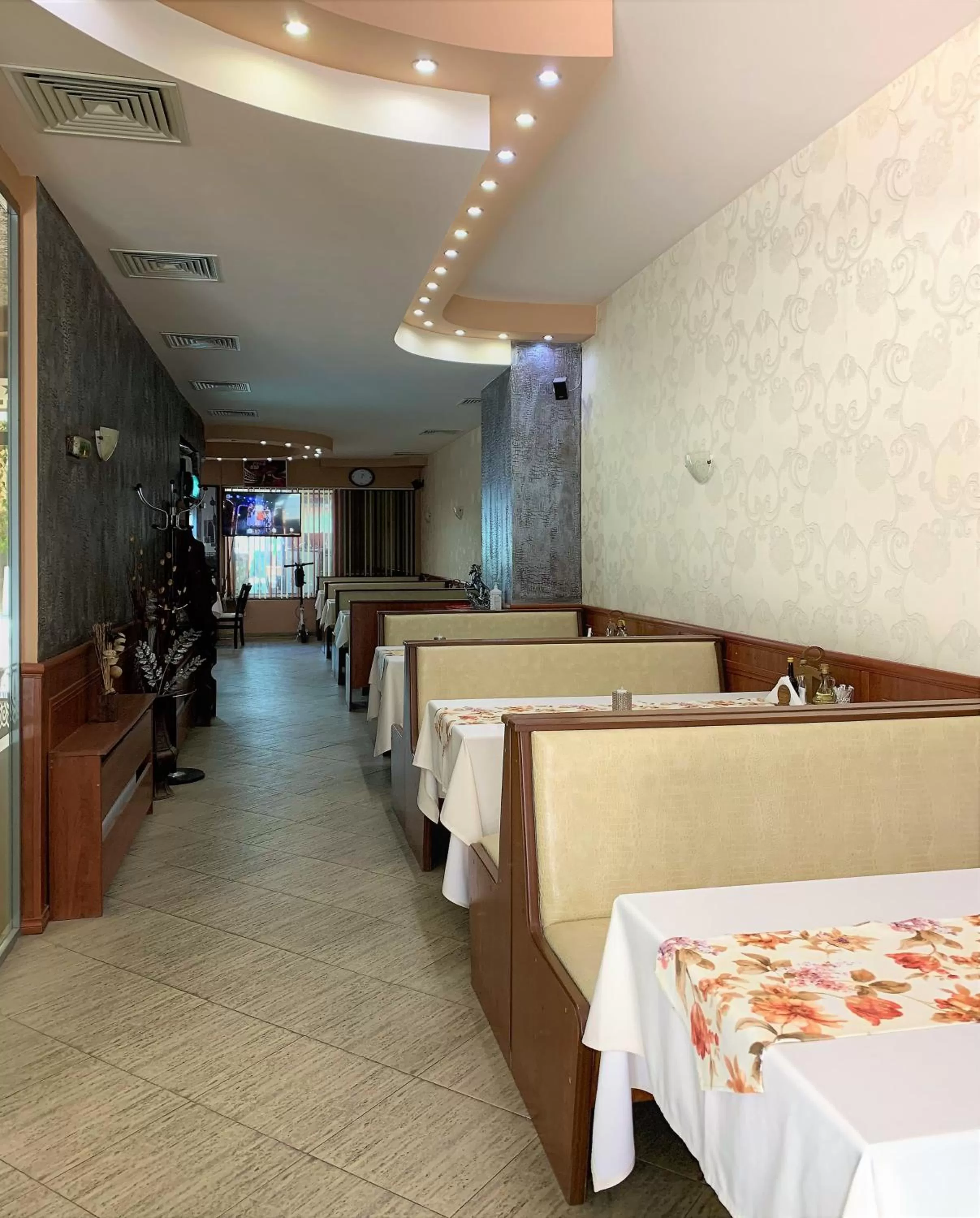 Restaurant/places to eat in Hotel Trayana