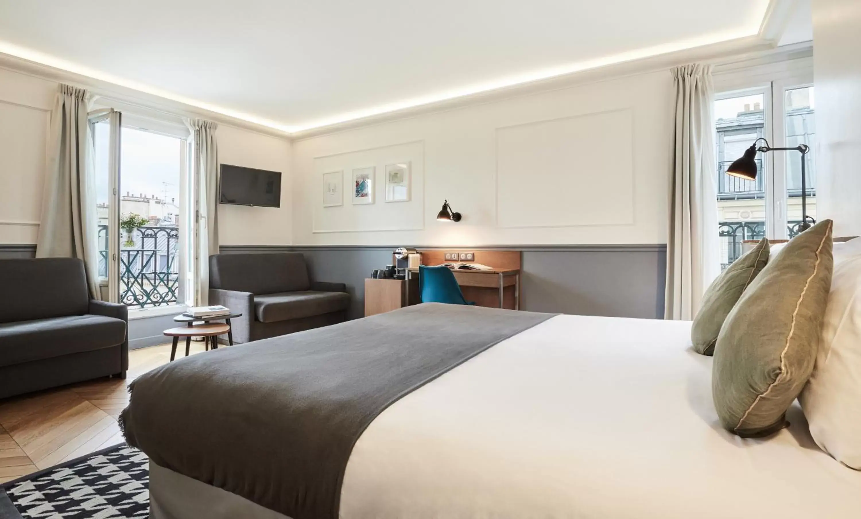 Bed in Hotel Petit Lafayette