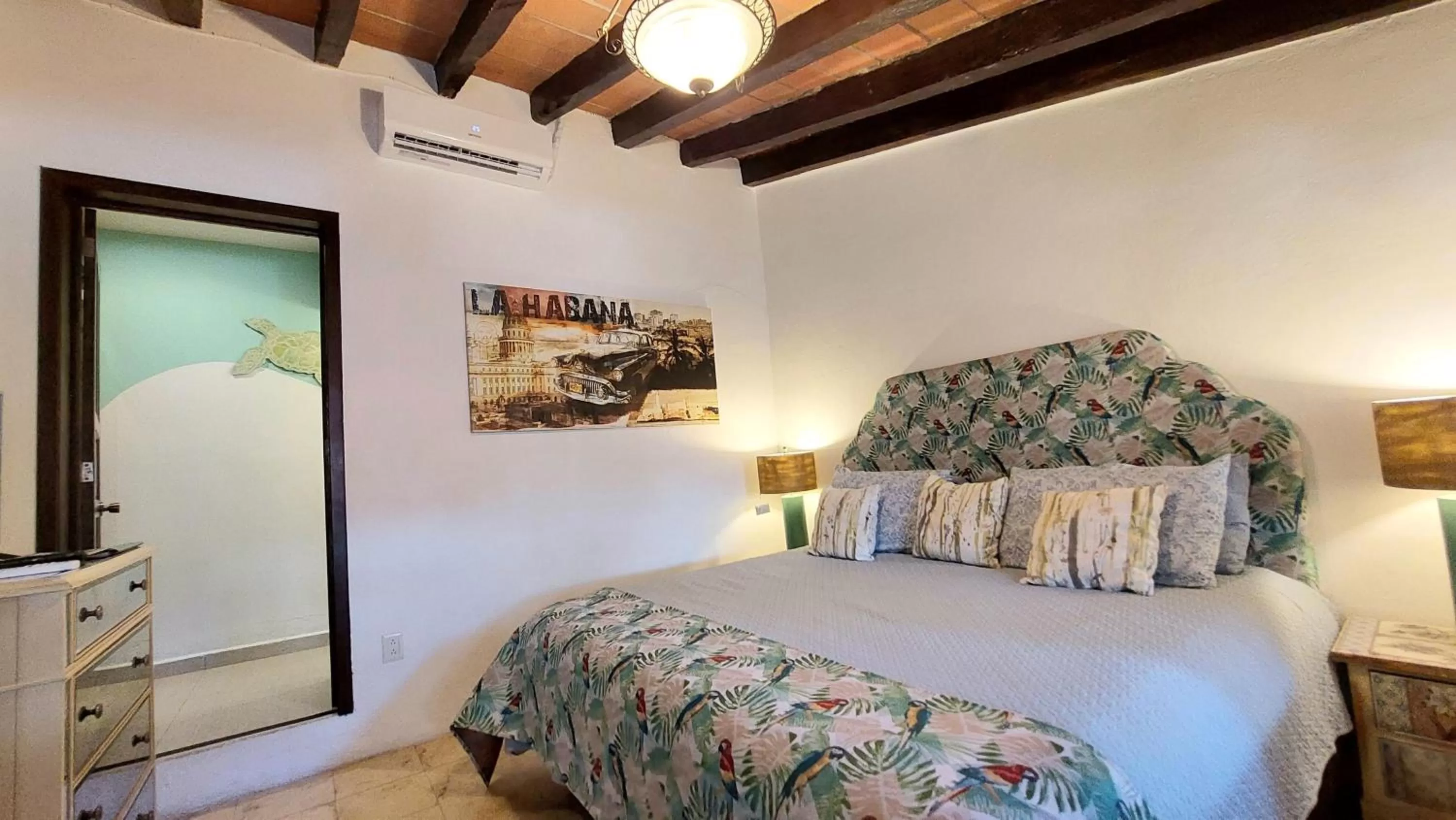 Photo of the whole room, Bed in La Villa du Golf à Cancun Hotel Boutique