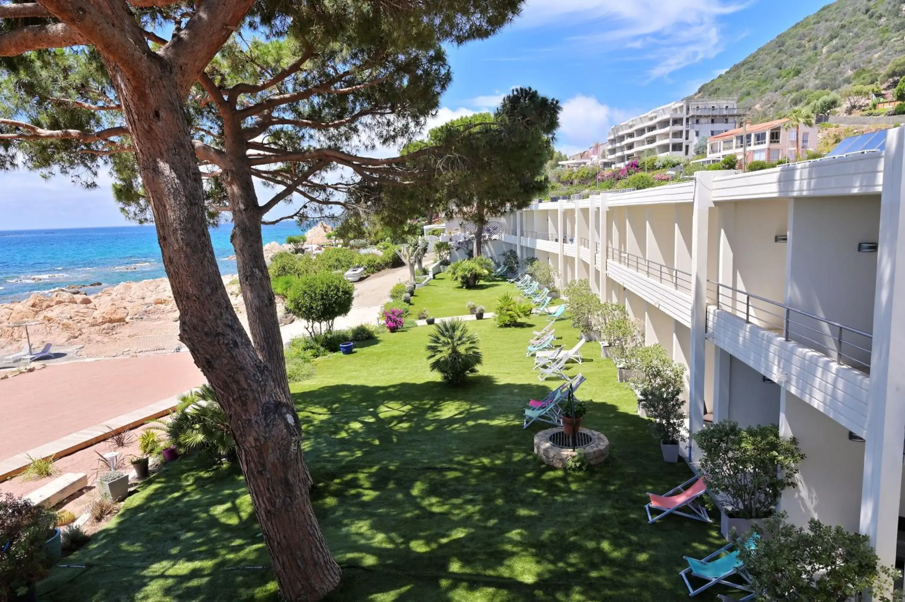 Property building in Hôtel Restaurant Dolce Vita Property building in Hôtel Restaurant Dolce Vita