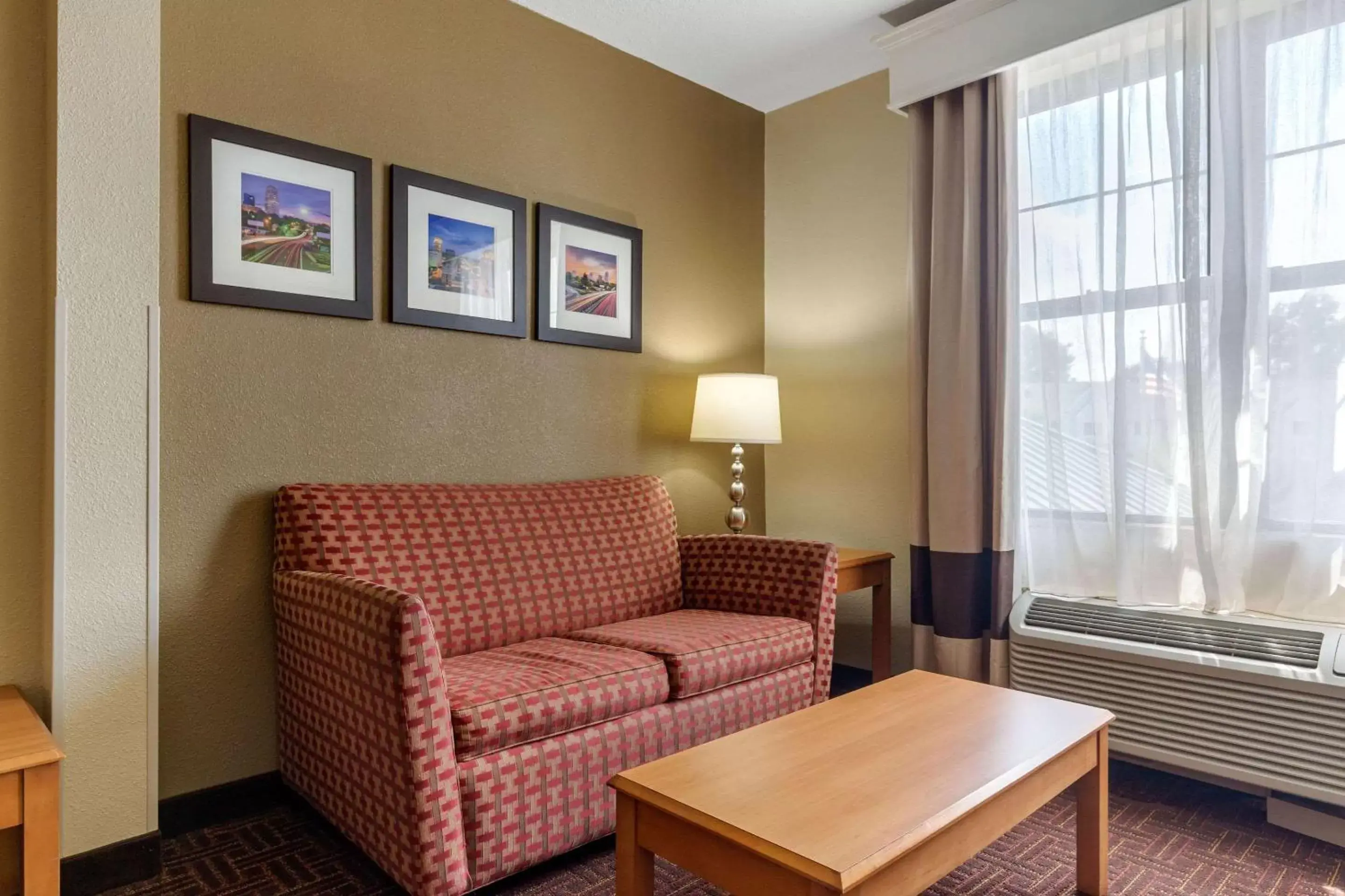 Photo of the whole room, Seating Area in Comfort Suites Hanes Mall