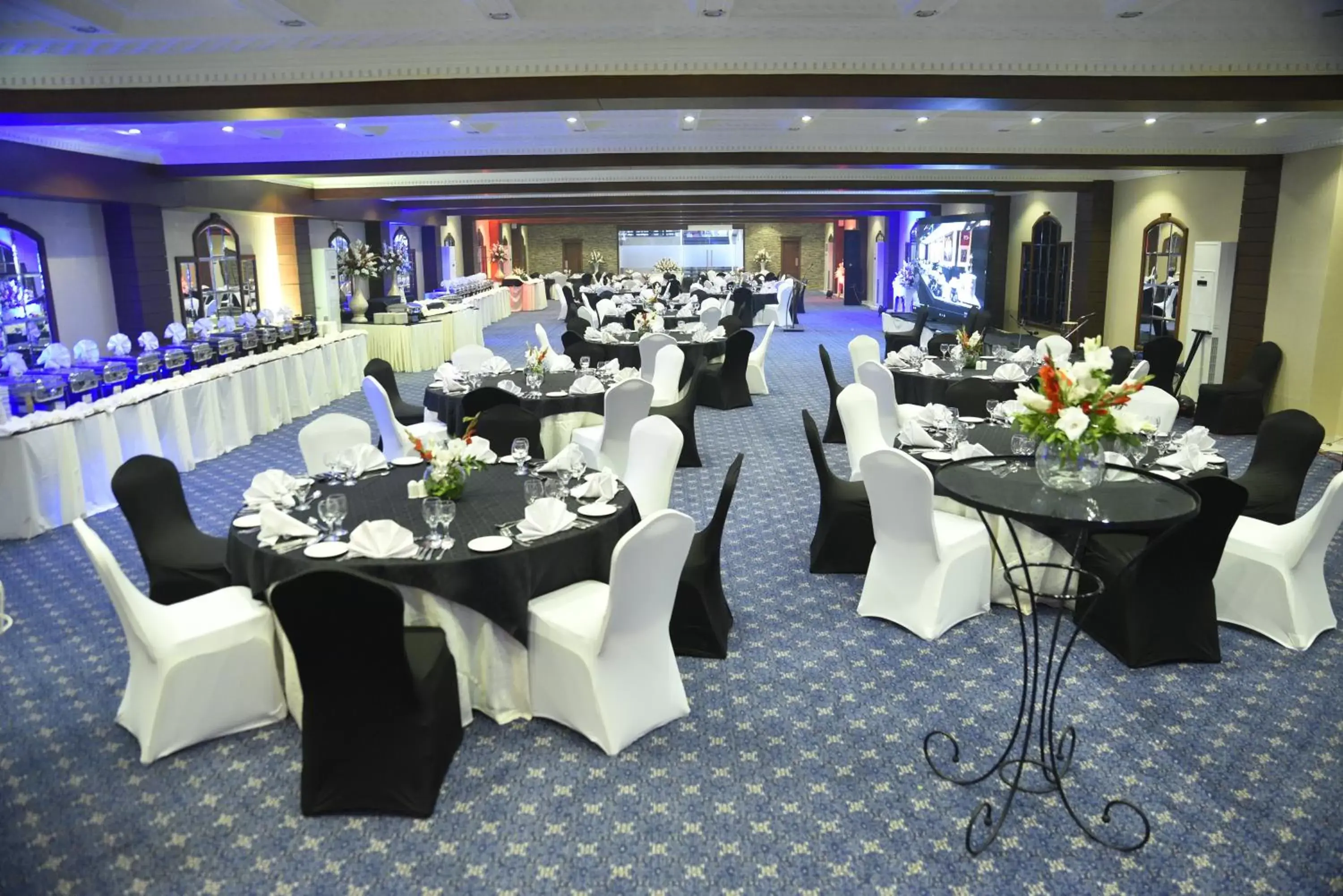 Banquet/Function facilities, Restaurant/Places to Eat in Avari Xpress Faisalabad