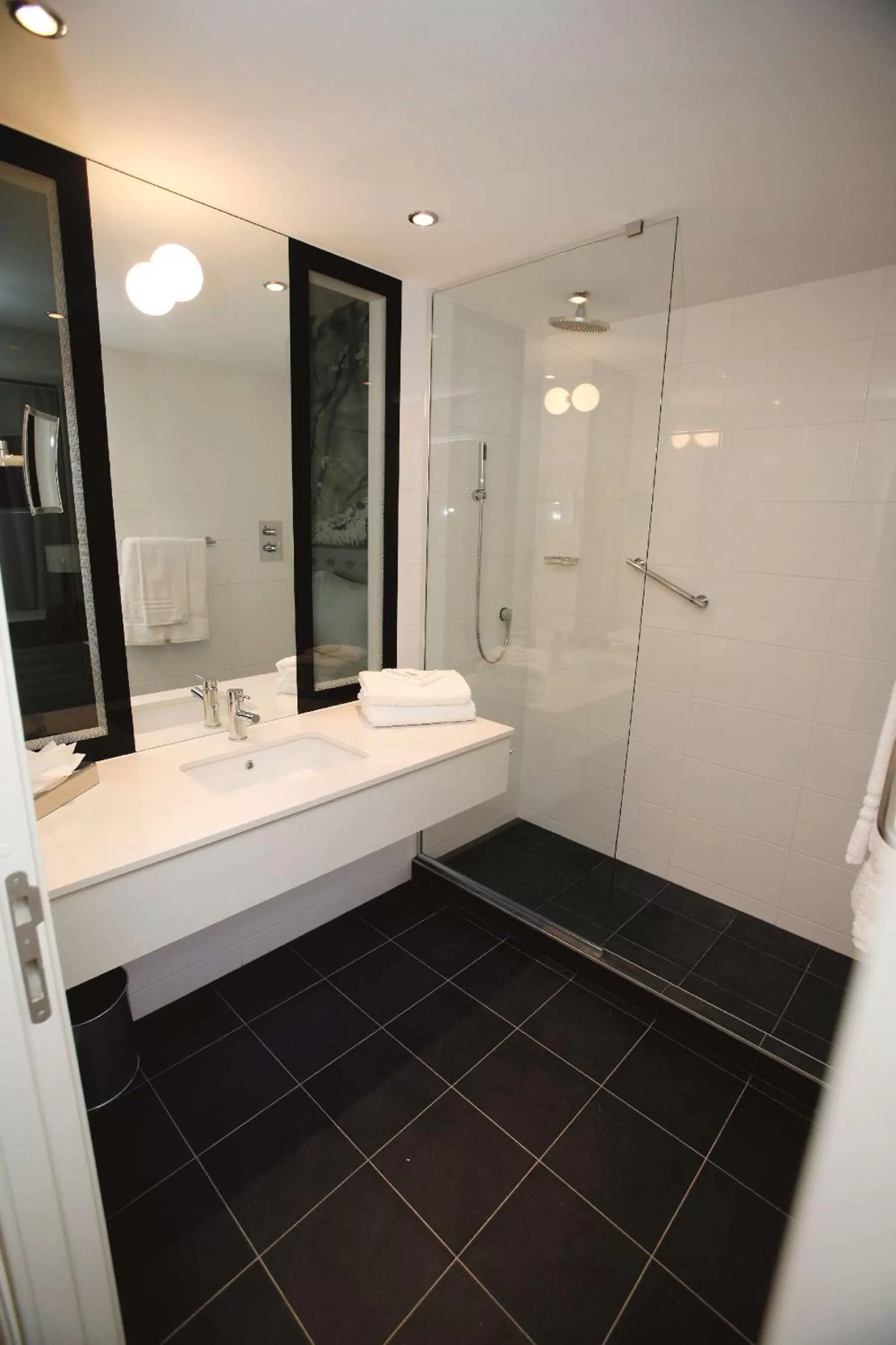 Bathroom in Radisson Blu Hotel East Midlands Airport