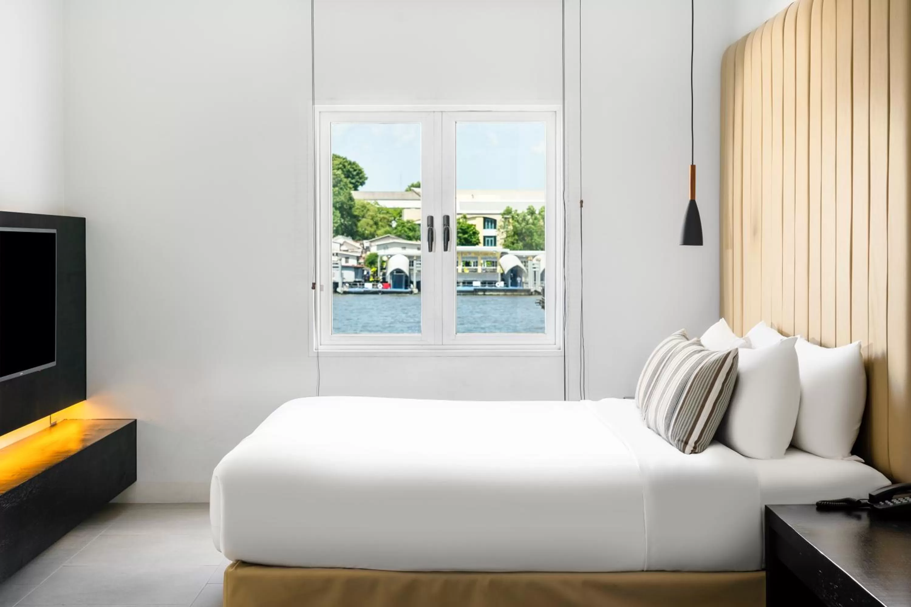 Nearby landmark, Bed in Theatre Residence