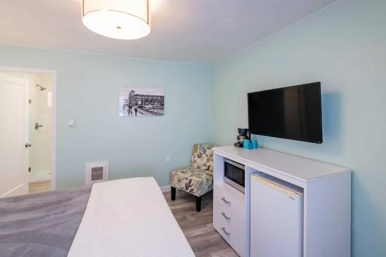 Standard Queen Room in Beachside Inn