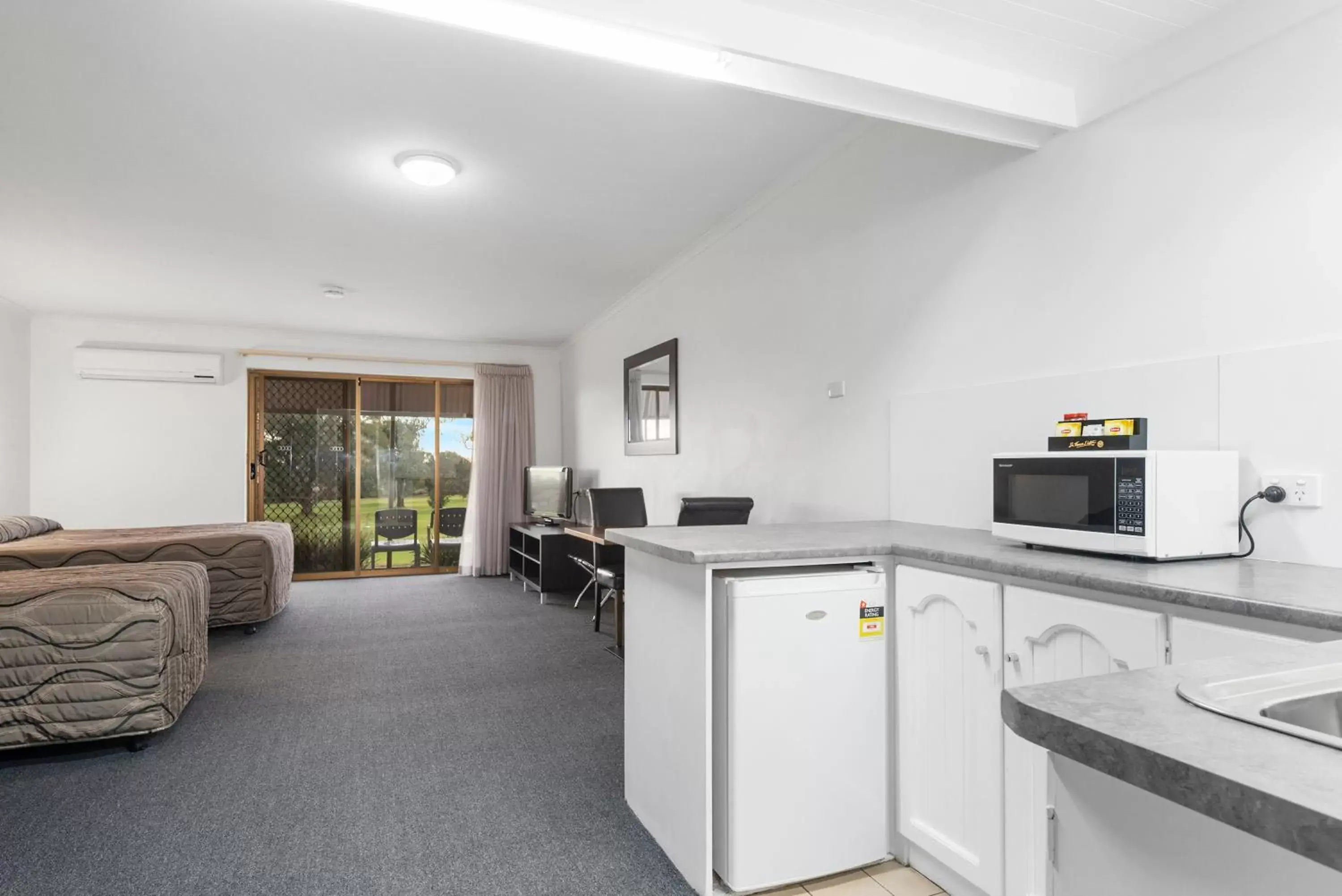 Kitchen/Kitchenette in Comfort Inn & Suites Riverland